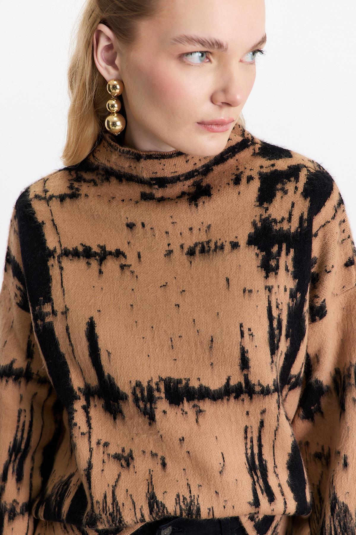 24378 Yarım Boğaz Şardonlu Kazak Camel-Siyah - RAYS