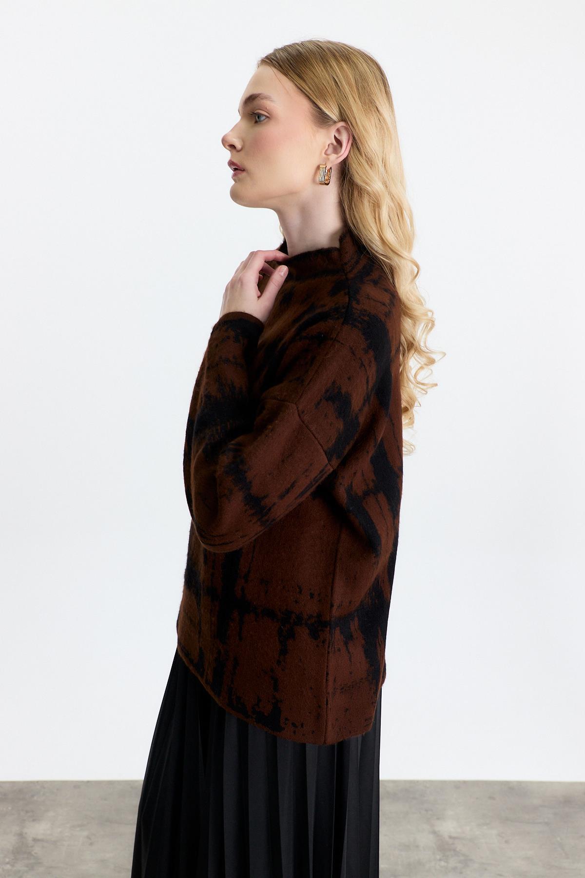 Kahve-Siyah Yarım Boğaz Şardonlu Kazak 24378 - 8