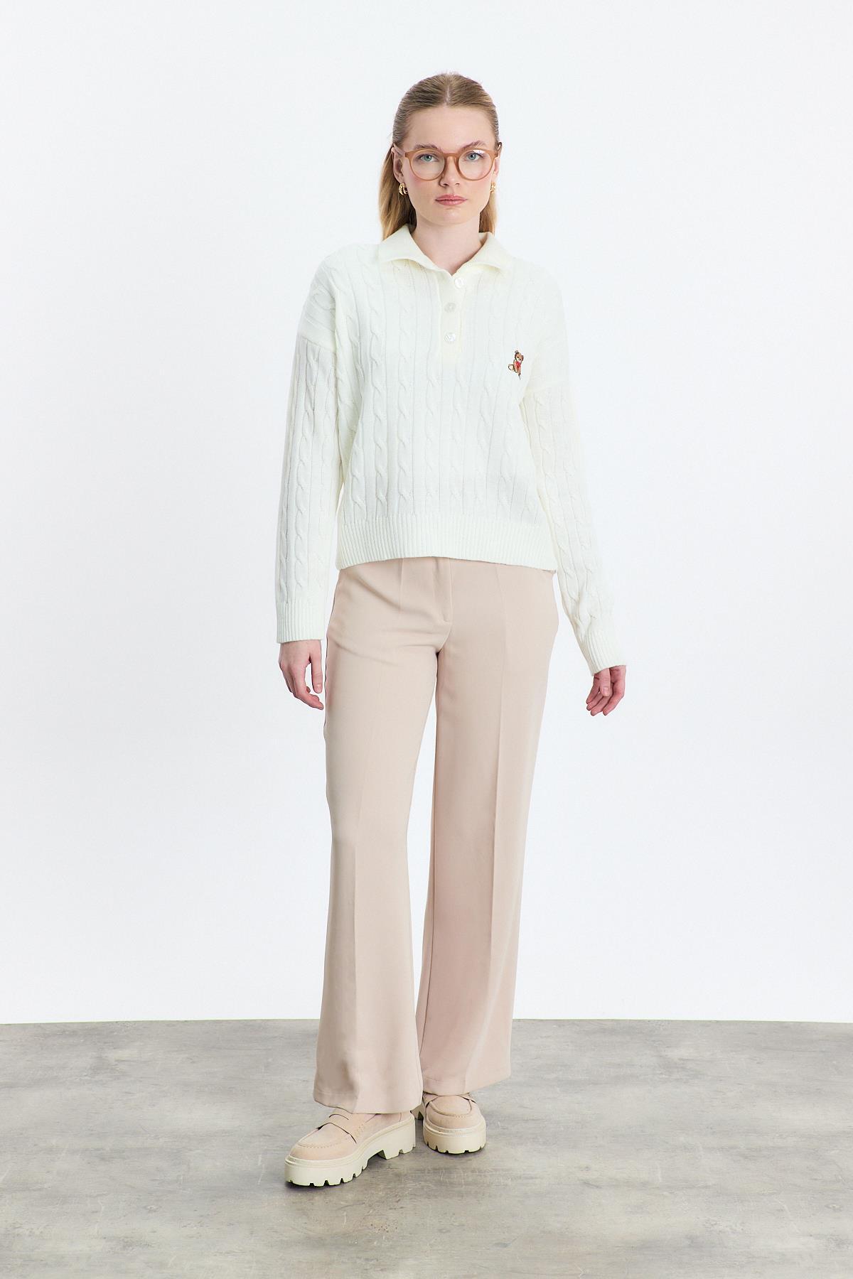 Ekru Ayıcık Nakışlı Örgülü Kazak 24387 - 3