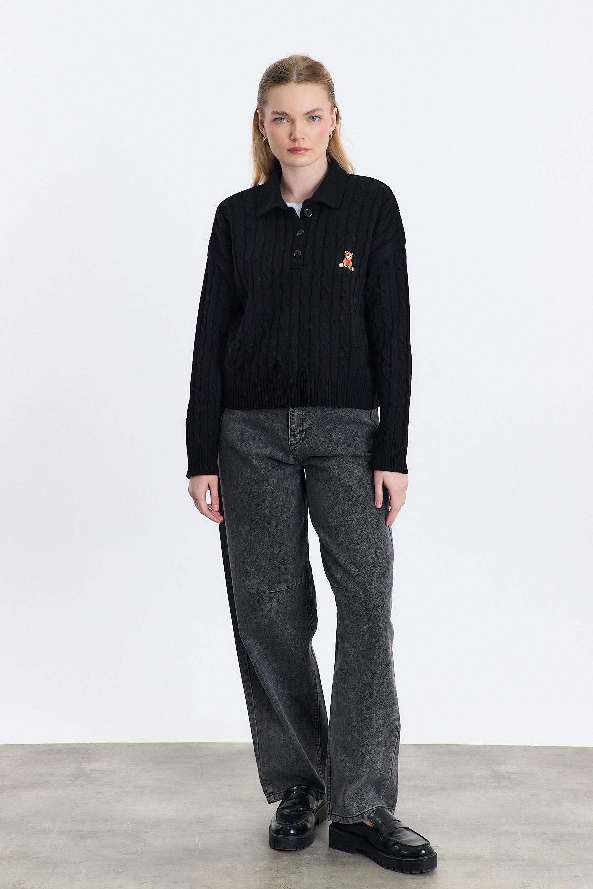 Siyah Ayıcık Nakışlı Örgülü Kazak 24387 