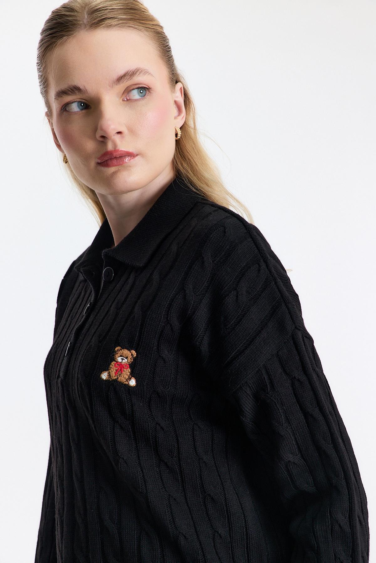 Siyah Ayıcık Nakışlı Örgülü Kazak 24387 - 4