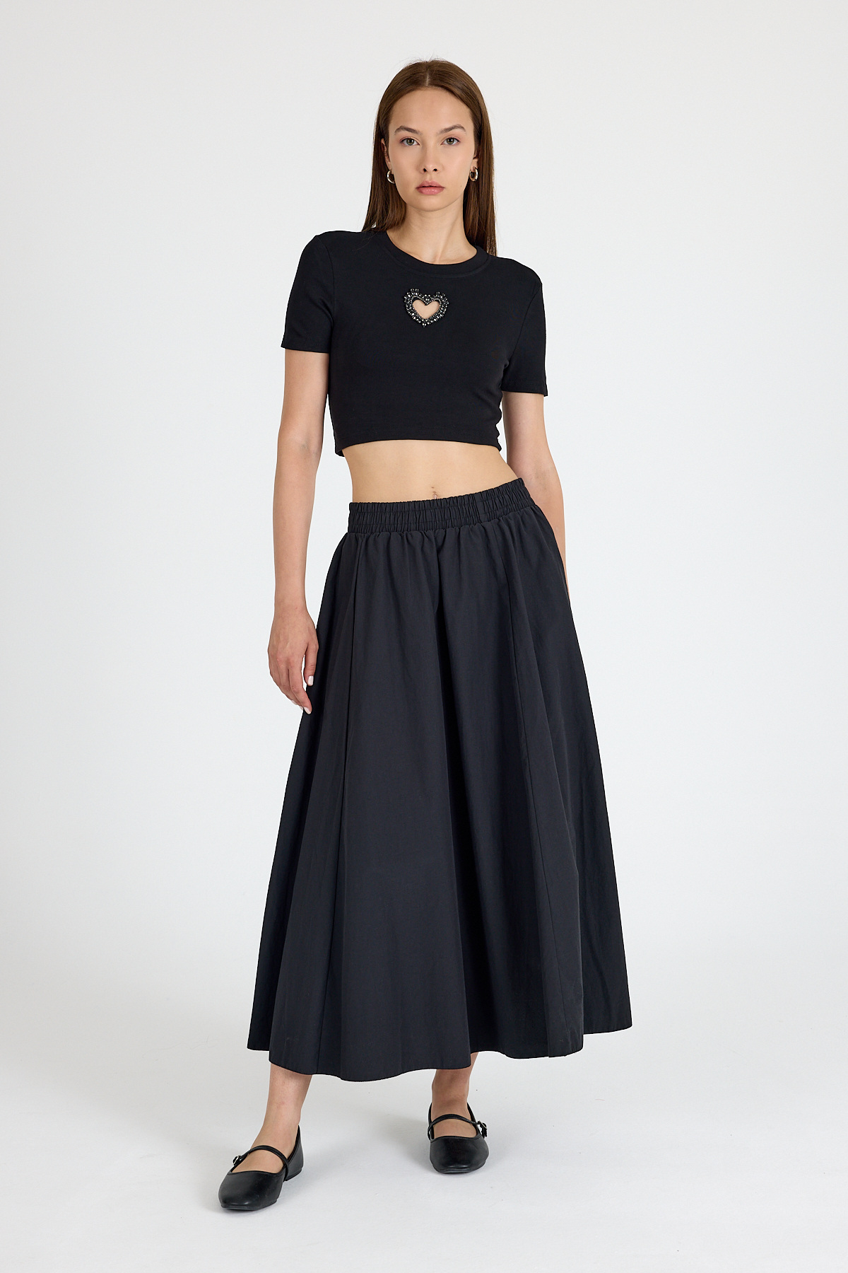 Siyah Taş İşlemeli Kalp Detaylı Viskoz/Yumuşak Kumaş Crop Tişört 2444 - RAYS