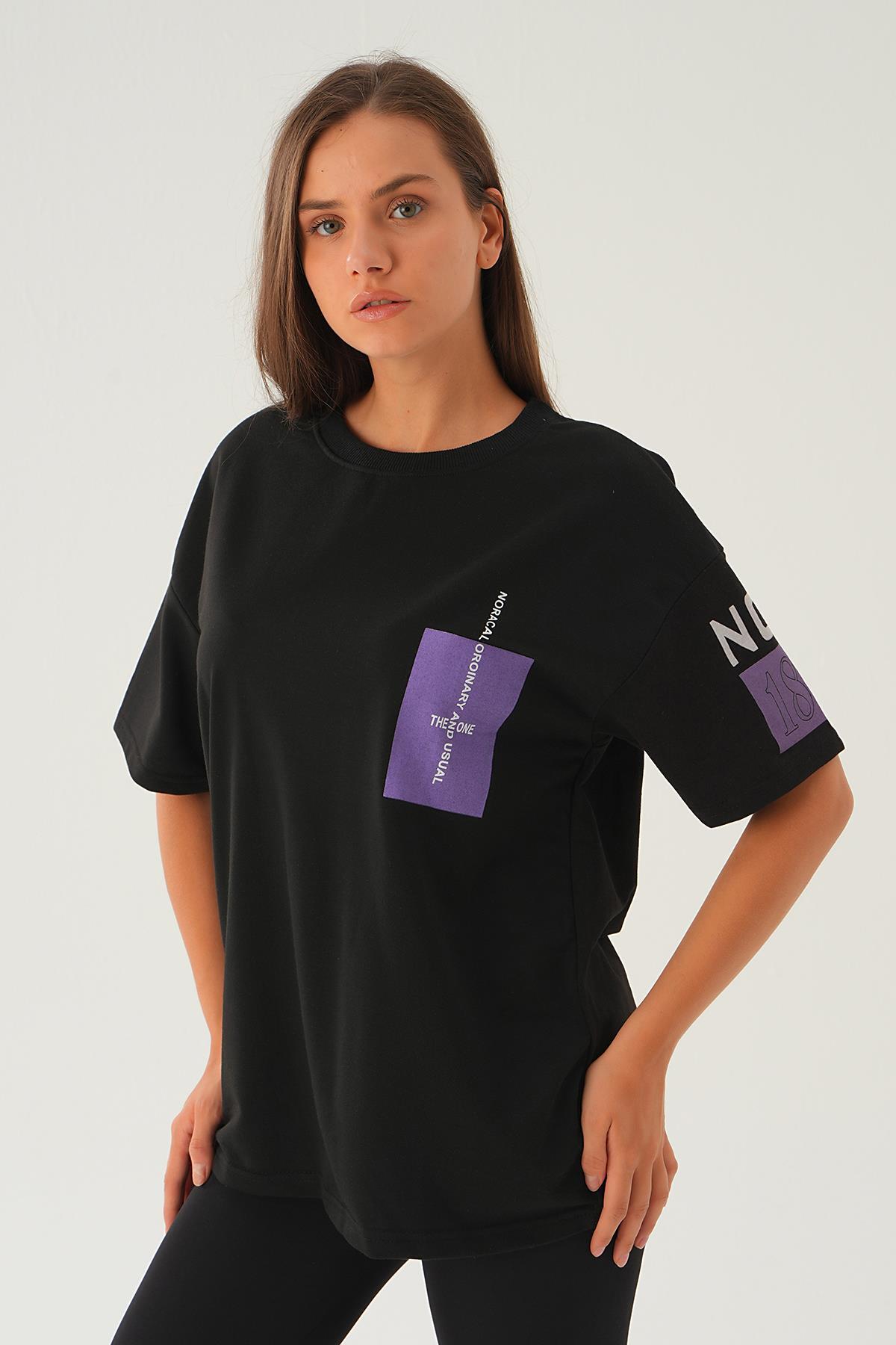 Siyah Arka Ön Yazı Baskılı Tişört 2447 