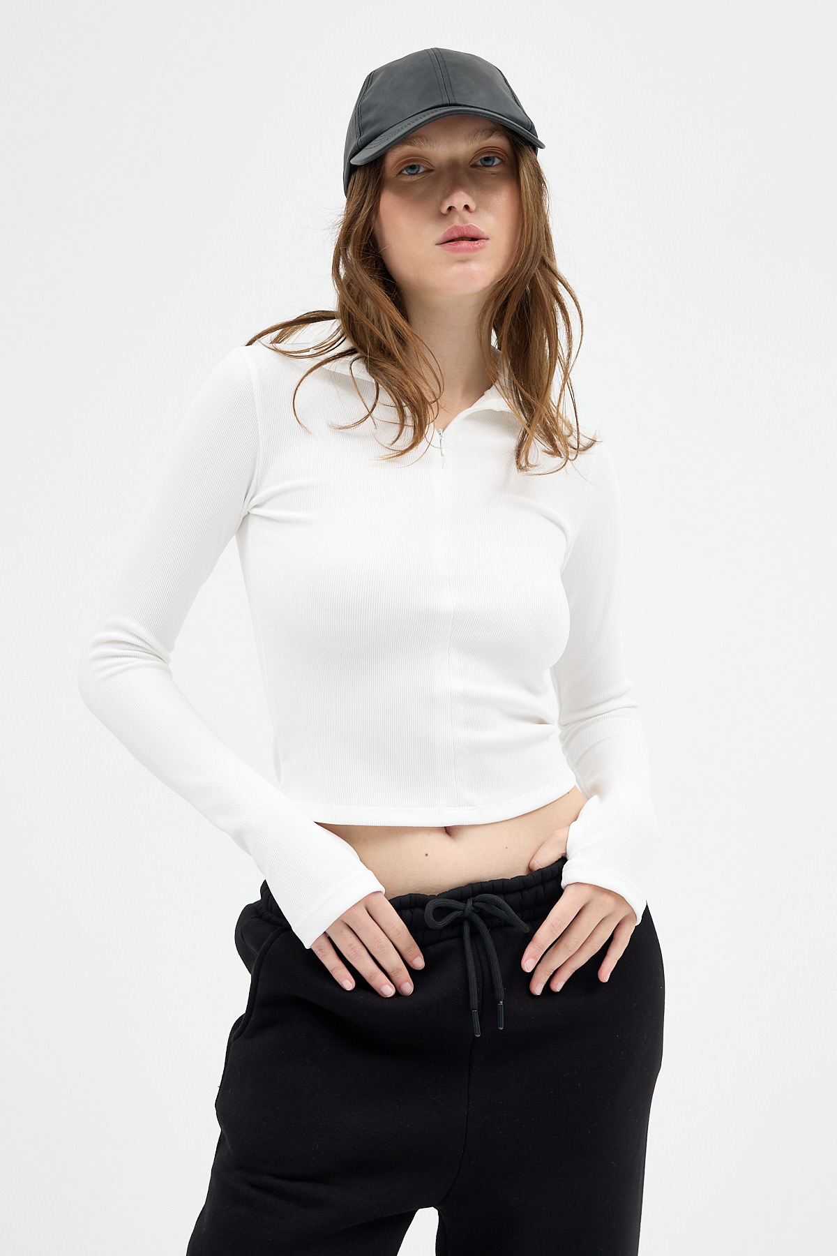 Ekru Yarım Balıkçı Yaka Fermuarlı Body 2447 