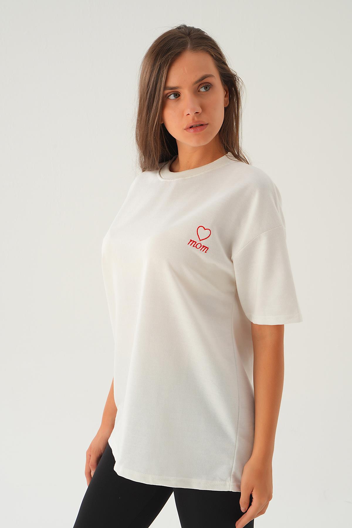 Beyaz Kalp Nakış Detay Tişört 2448 - 3