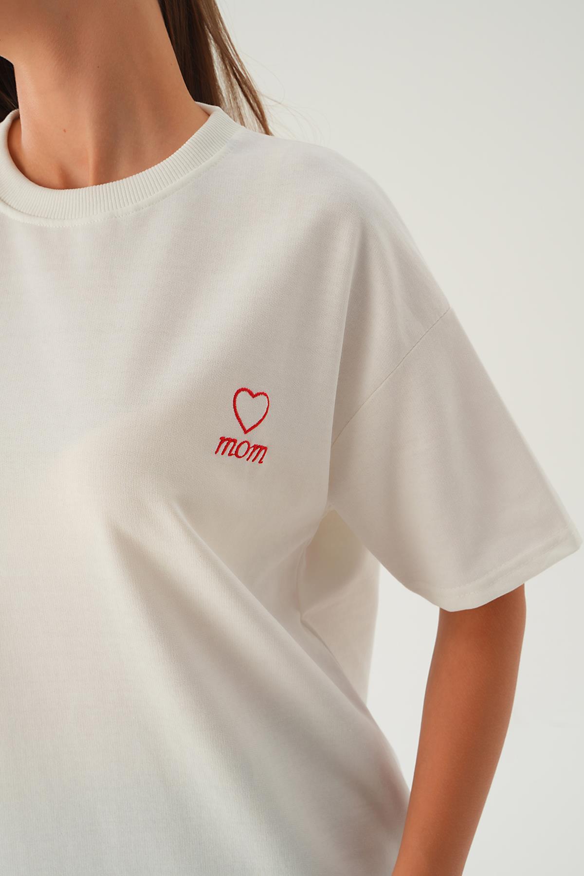 Beyaz Kalp Nakış Detay Tişört 2448 - 6