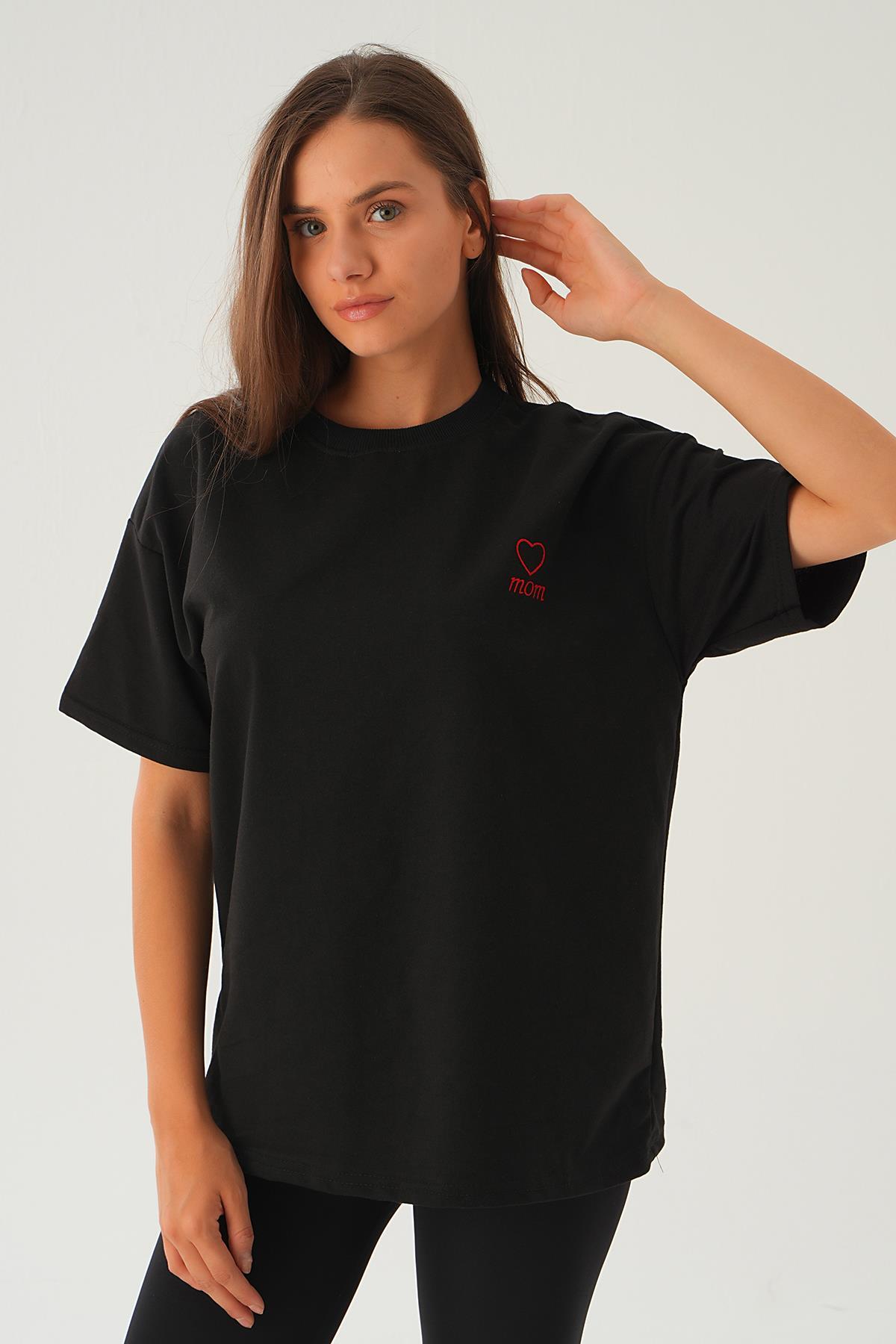 2448 Kalp Nakış Detay Tişört Siyah 