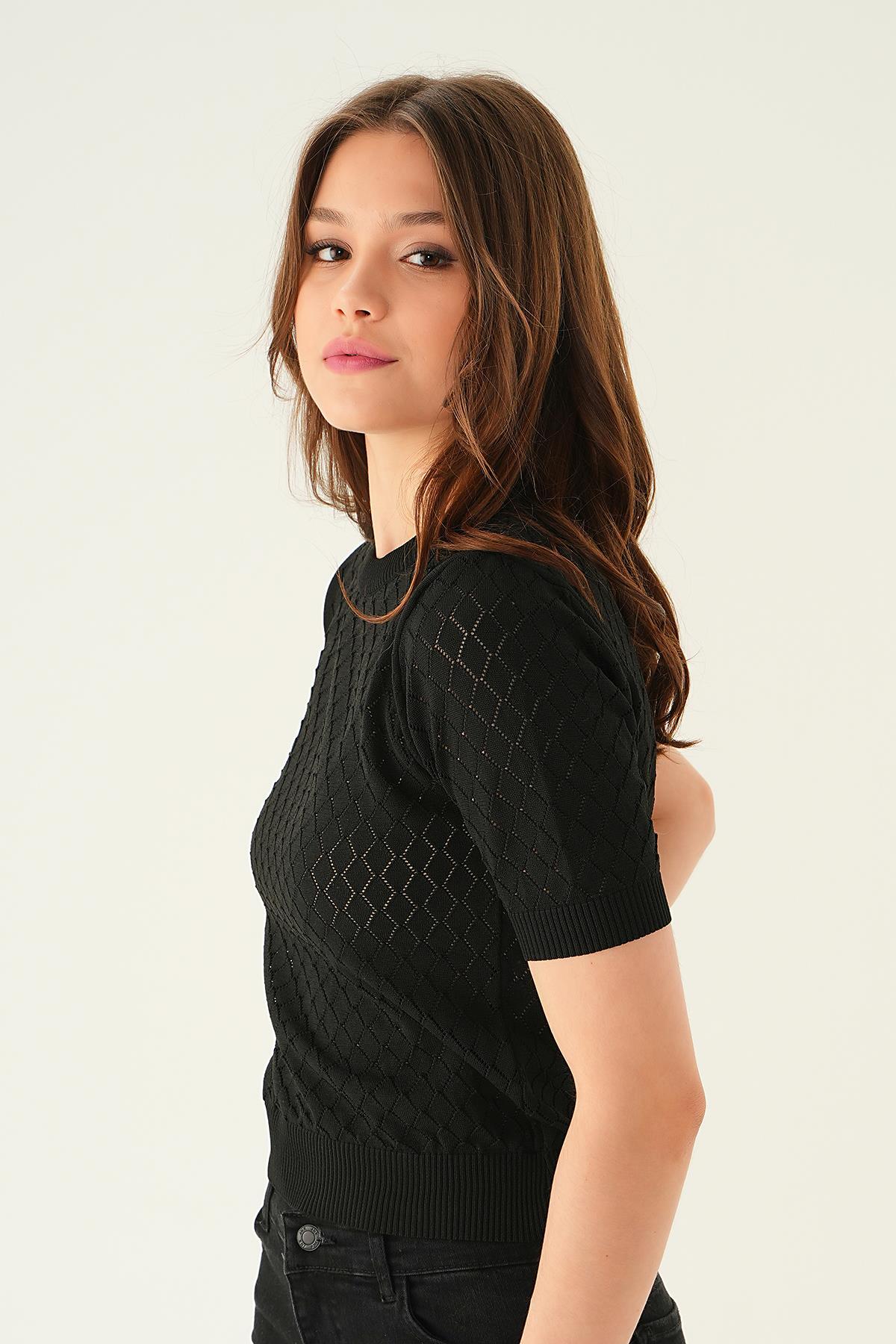 Siyah Bisiklet Yaka Bluz 2449 