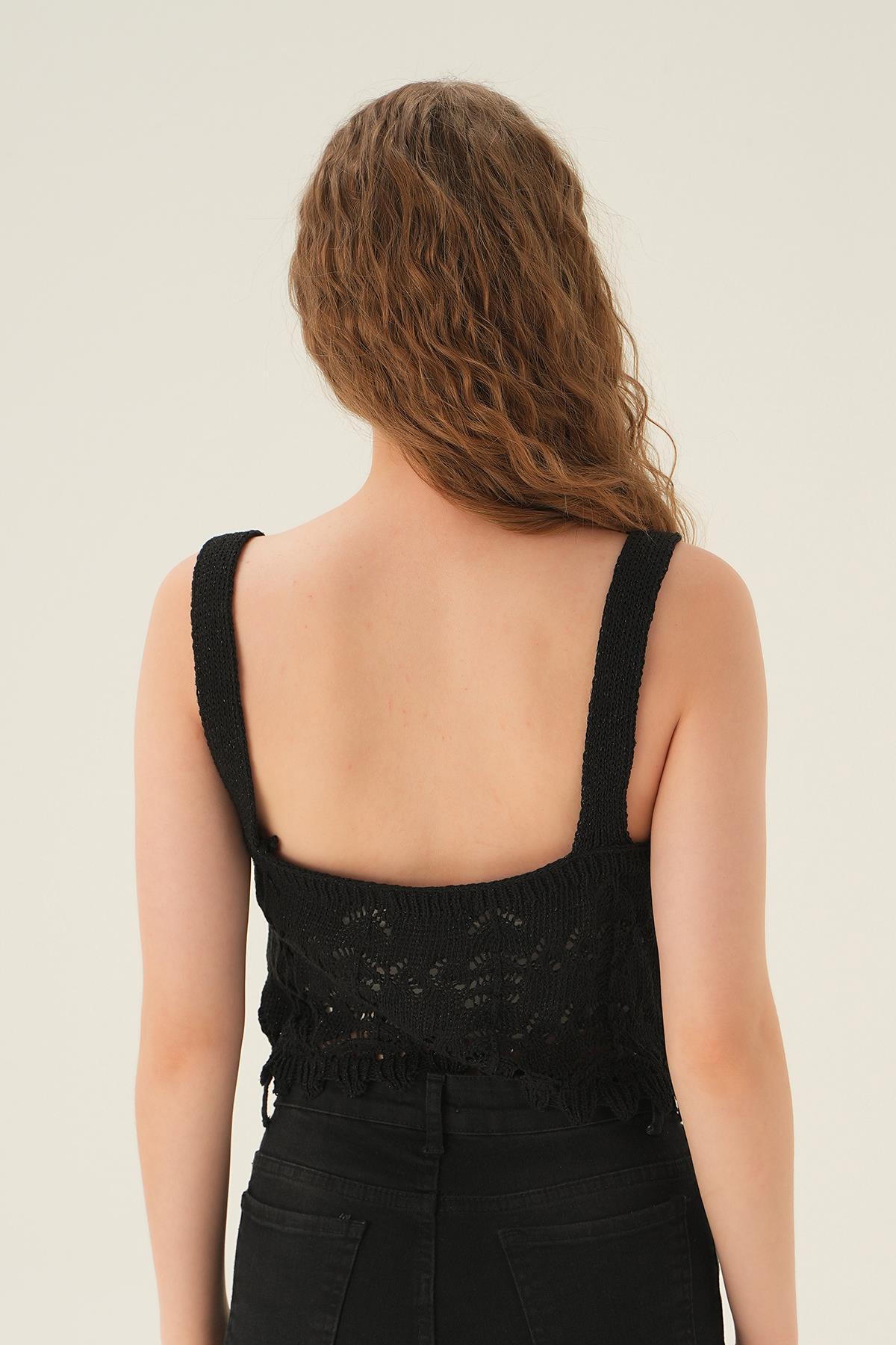 2459 Askılı Ajurlu Bluz Siyah - 4