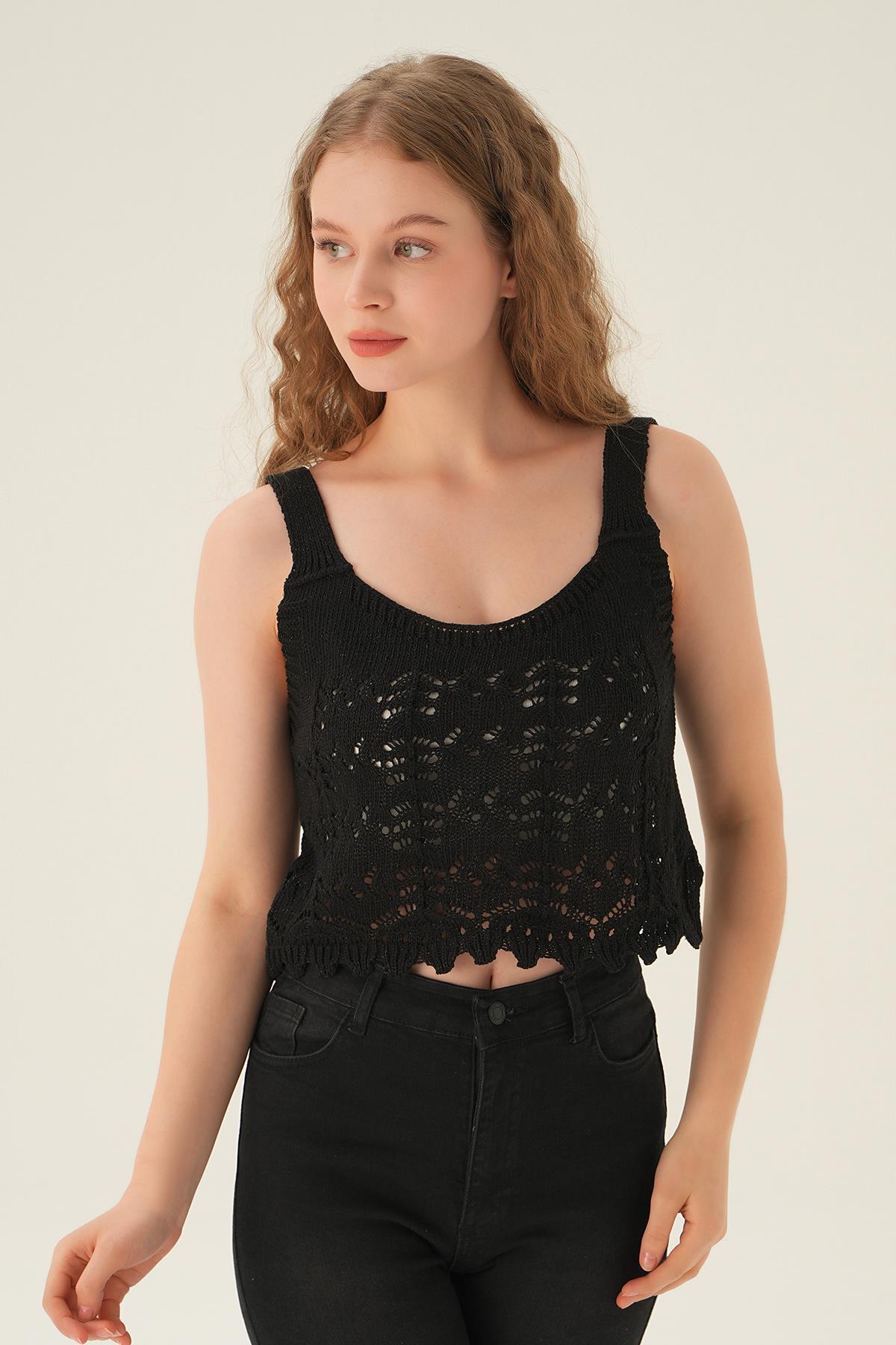 Siyah Askılı Ajurlu Bluz 2459 - 2