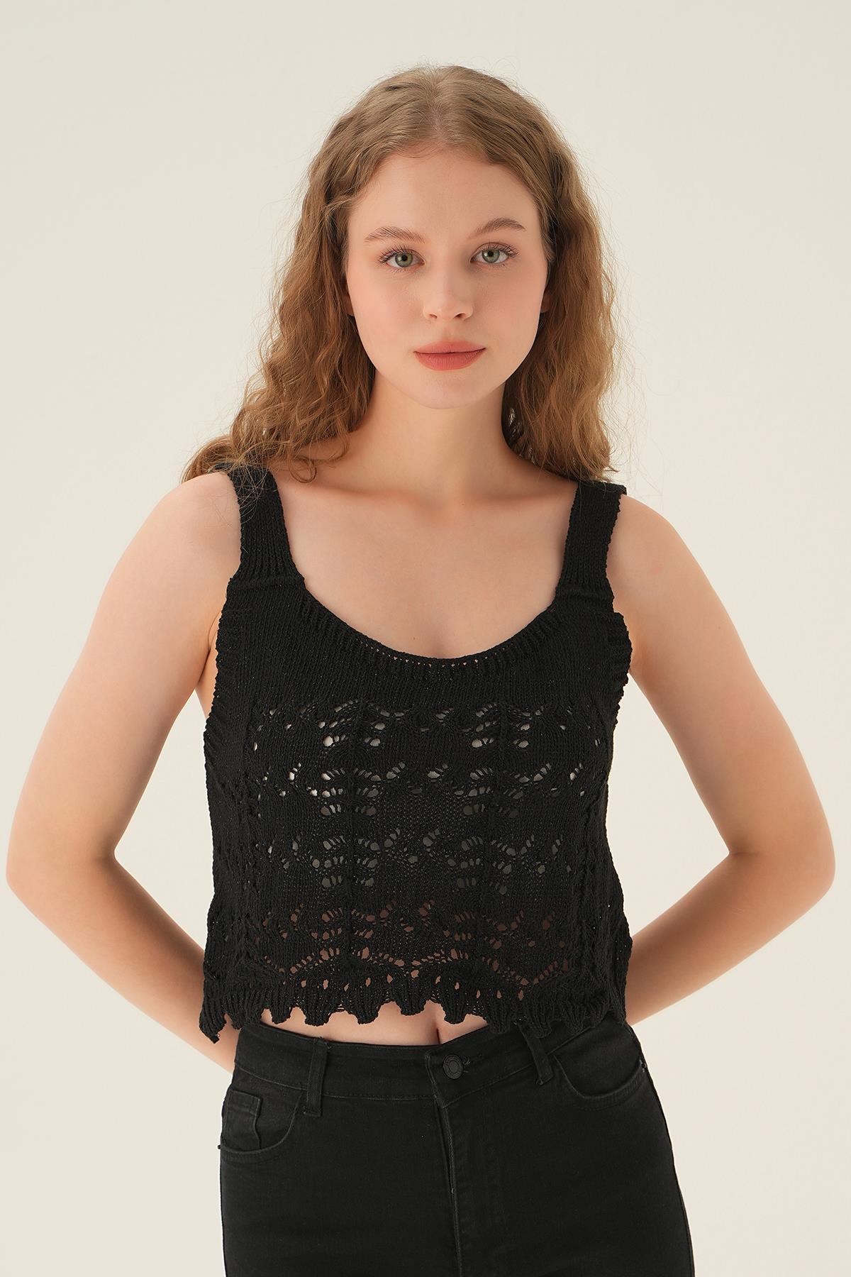 Siyah Askılı Ajurlu Bluz 2459 - 3