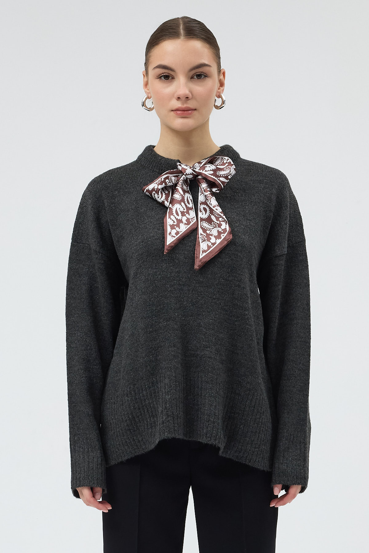 Antrasit Fular Detaylı Dik Yaka Kadın Triko Kazak 2465 - RAYS