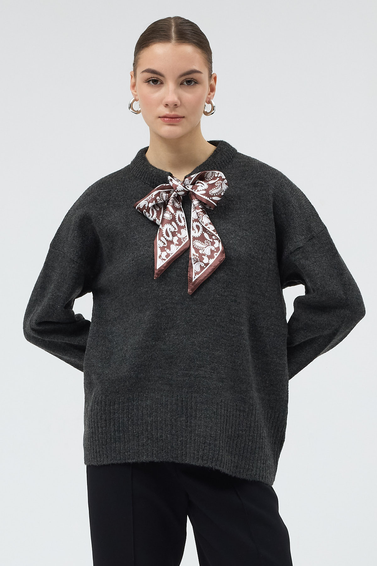 Antrasit Fular Detaylı Dik Yaka Kadın Triko Kazak 2465 - 6