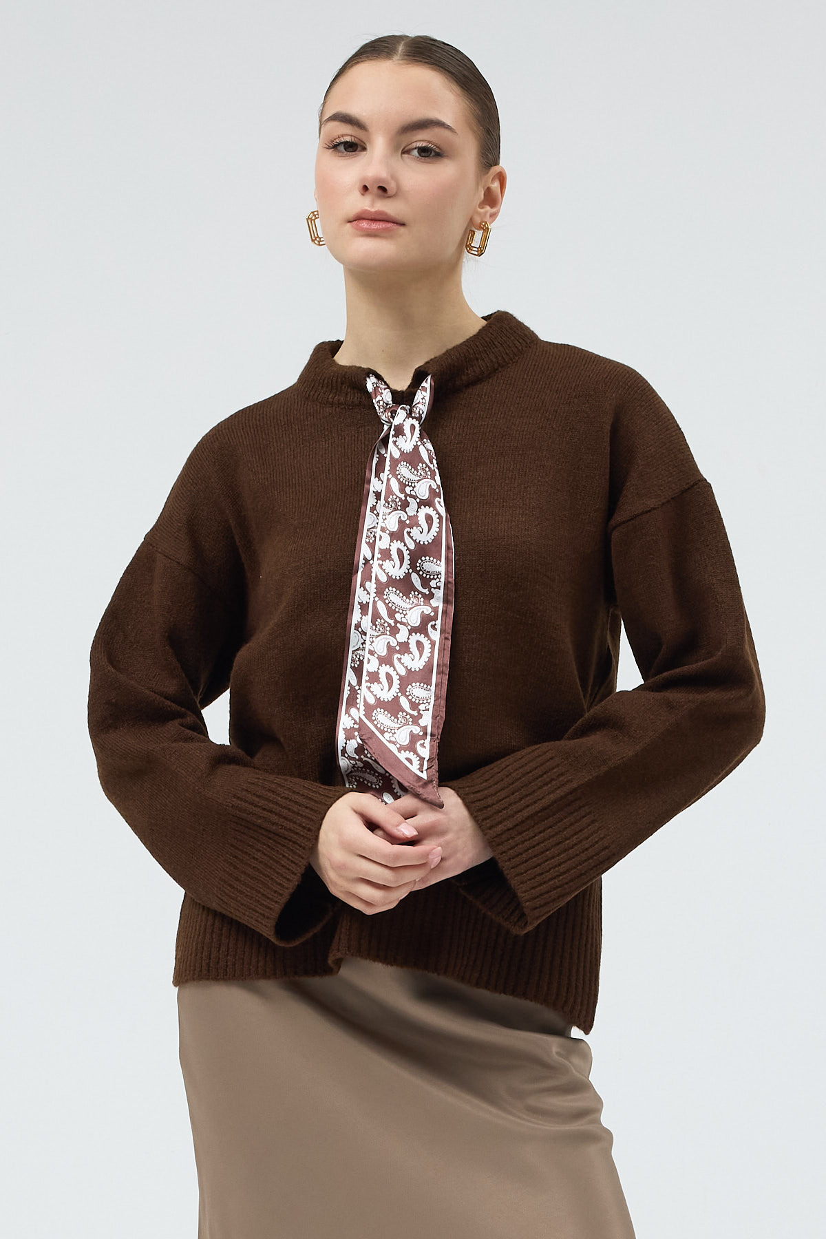 Kahverengi Fular Detaylı Dik Yaka Kadın Triko Kazak 2465 - 6