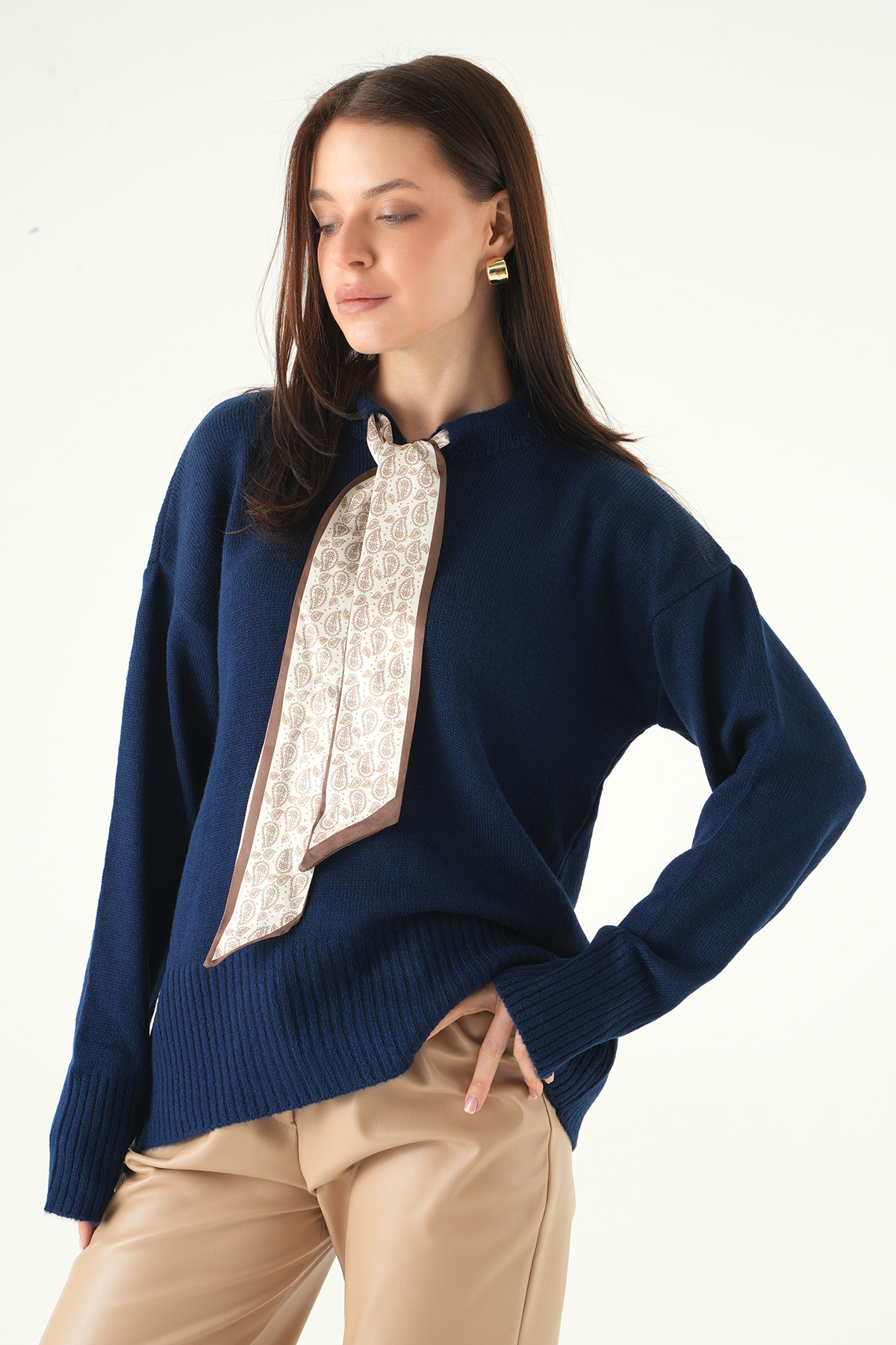 Laci Fular Detaylı Dik Yaka Kadın Triko Kazak 2465 - RAYS