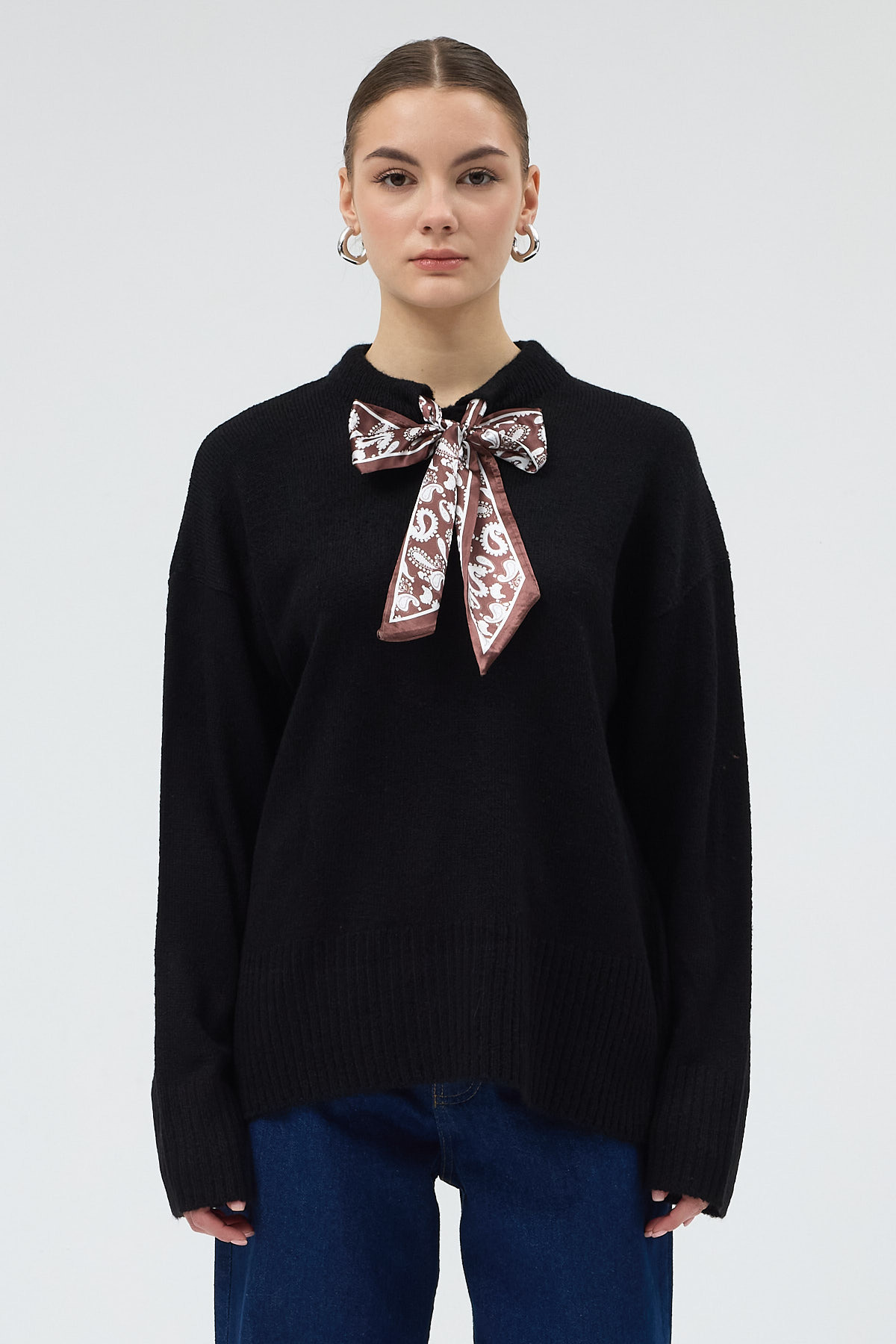 Siyah Fular Detaylı Dik Yaka Kadın Triko Kazak 2465 - RAYS