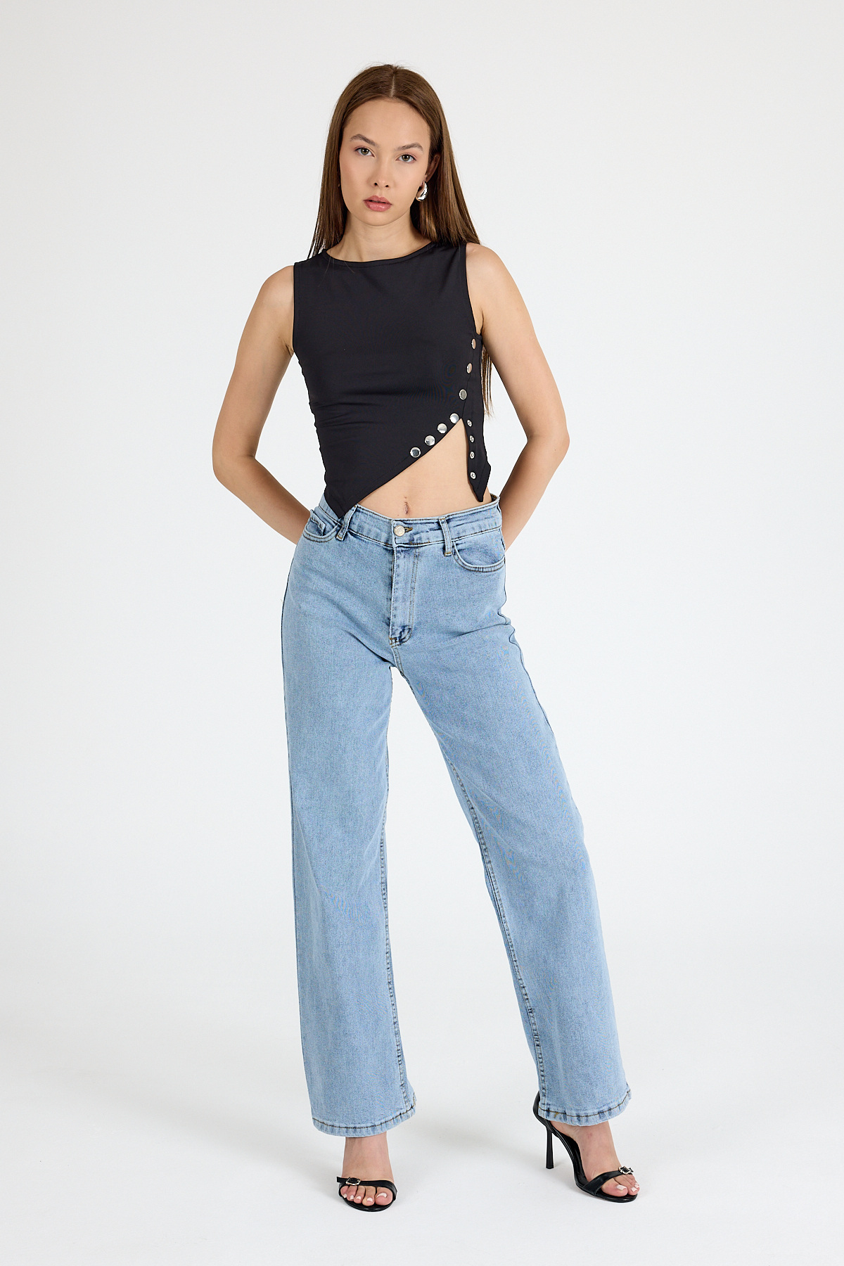 Siyah Çıt Detaylı Asimetrik Kesim Kolsuz Bluz 2494 - RAYS