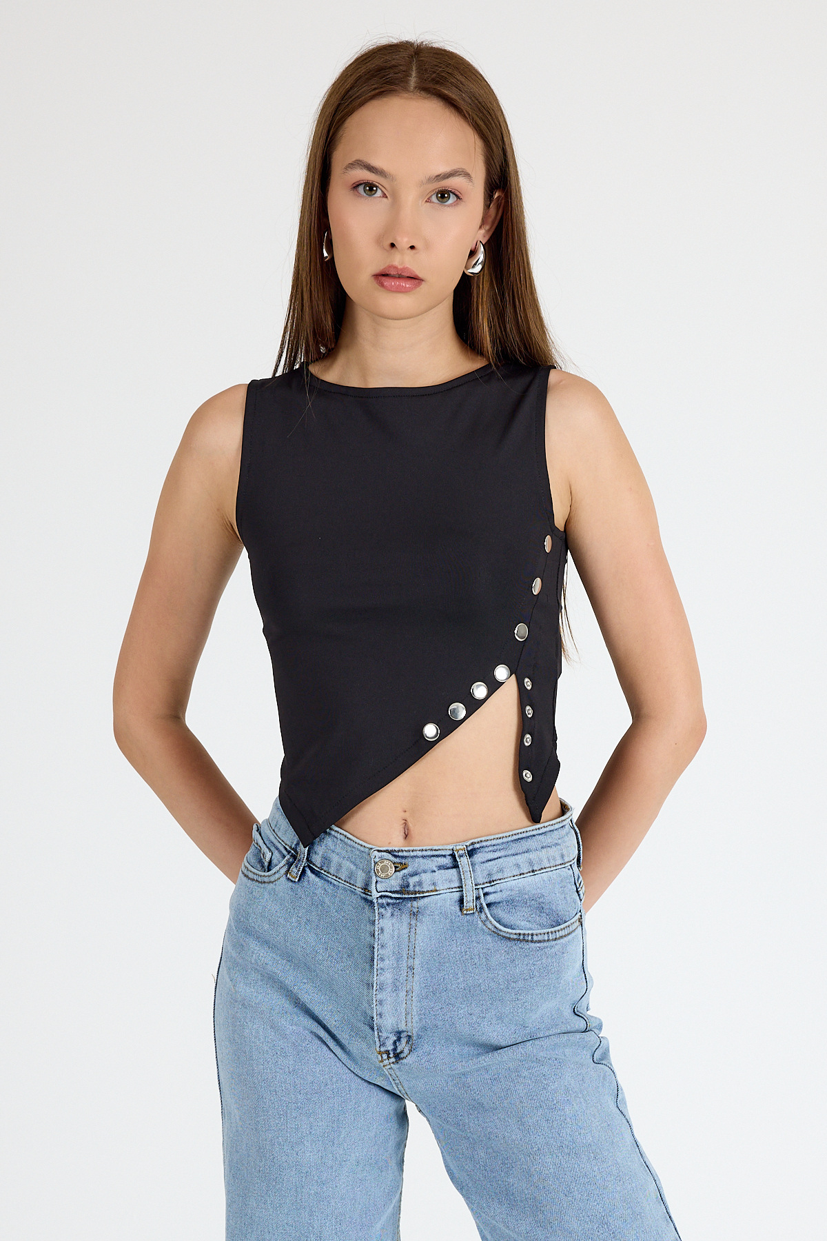 Siyah Çıt Detaylı Asimetrik Kesim Kolsuz Bluz 2494 - 1