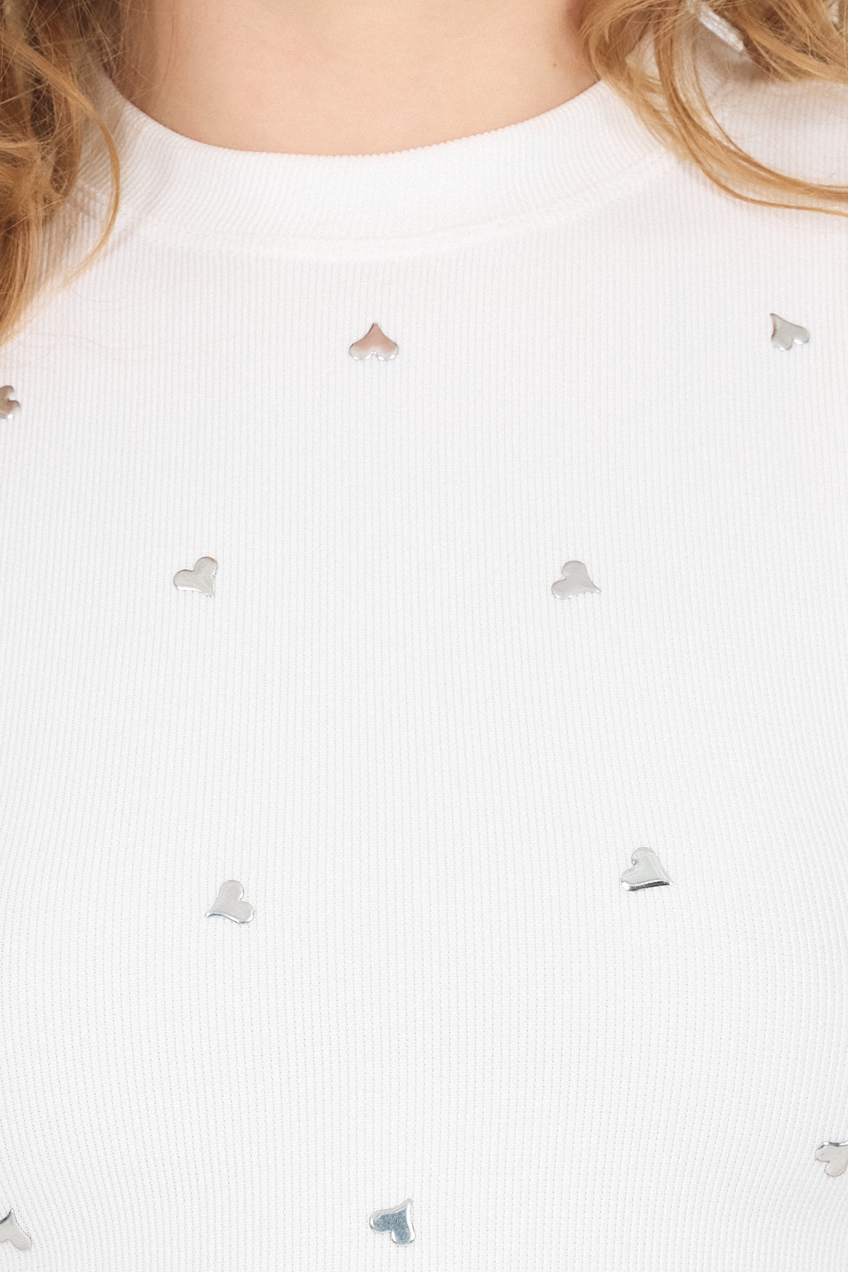 Beyaz Gümüş Kalp Detaylı Crop Tişört 2499 - RAYS