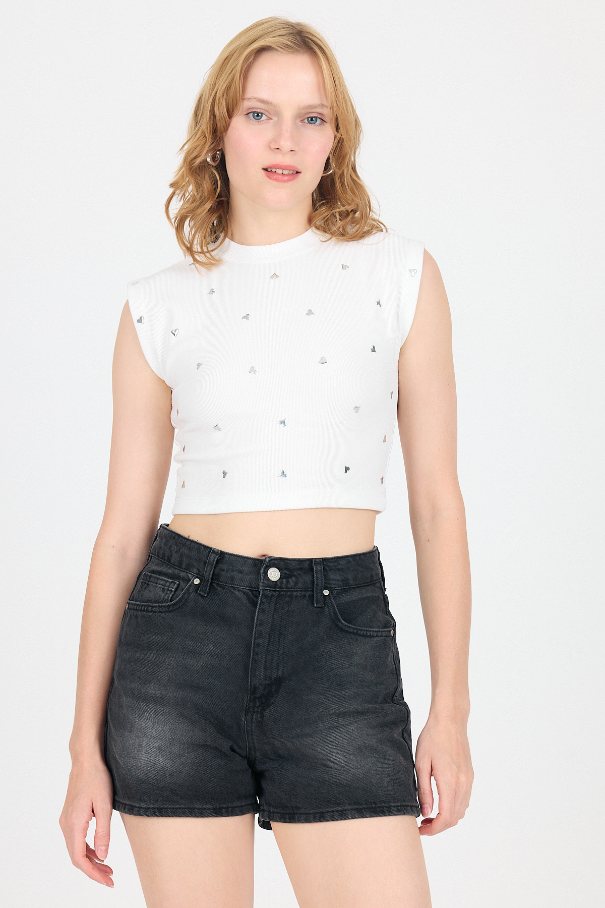 Beyaz Gümüş Kalp Detaylı Crop Tişört 2499 - 6