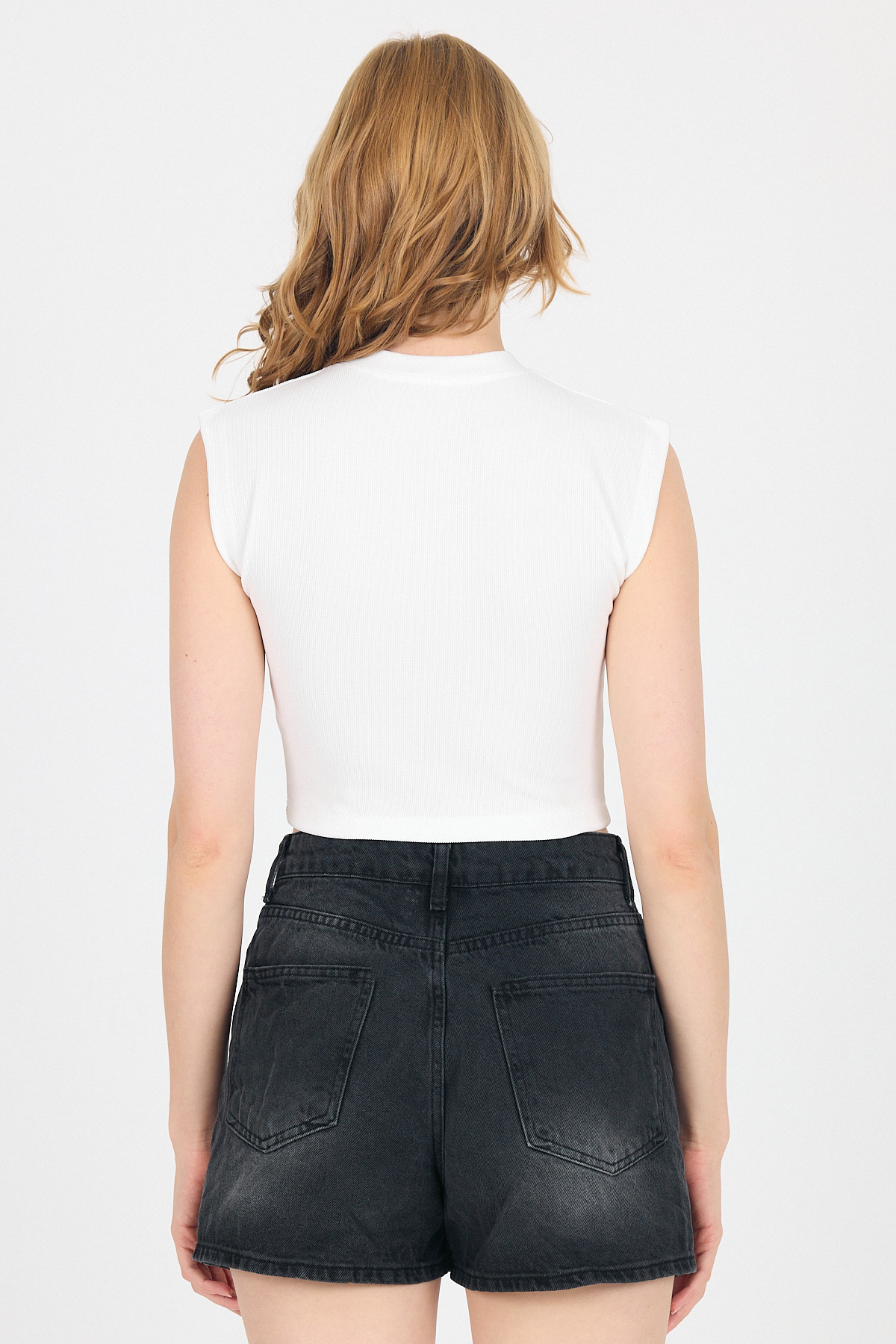 Beyaz Gümüş Kalp Detaylı Crop Tişört 2499 - 5