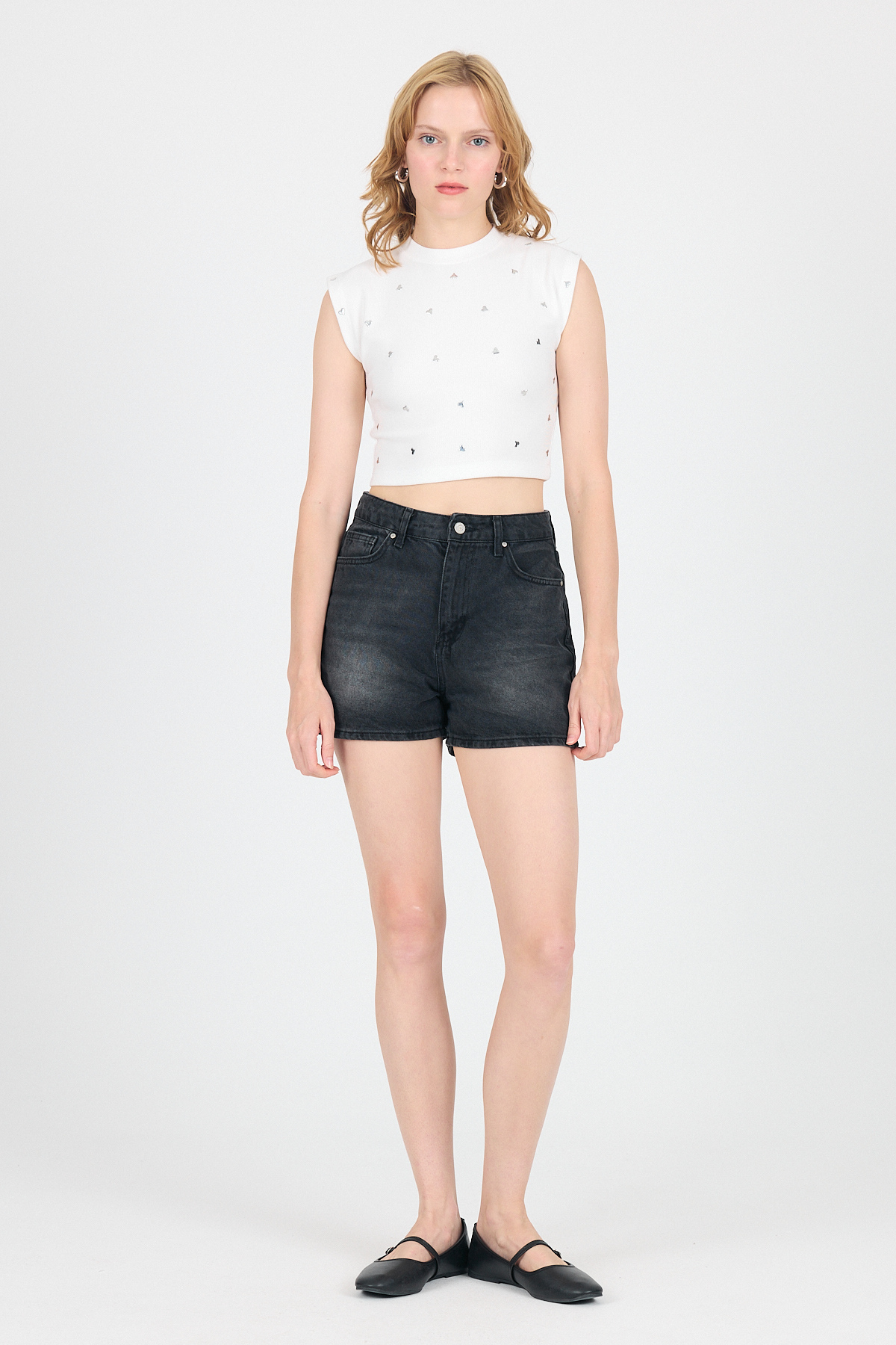 Beyaz Gümüş Kalp Detaylı Crop Tişört 2499 - 3