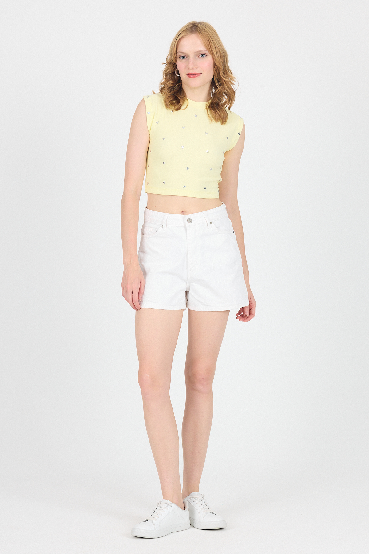 Sarı Gümüş Kalp Detaylı Crop Tişört 2499 - 3