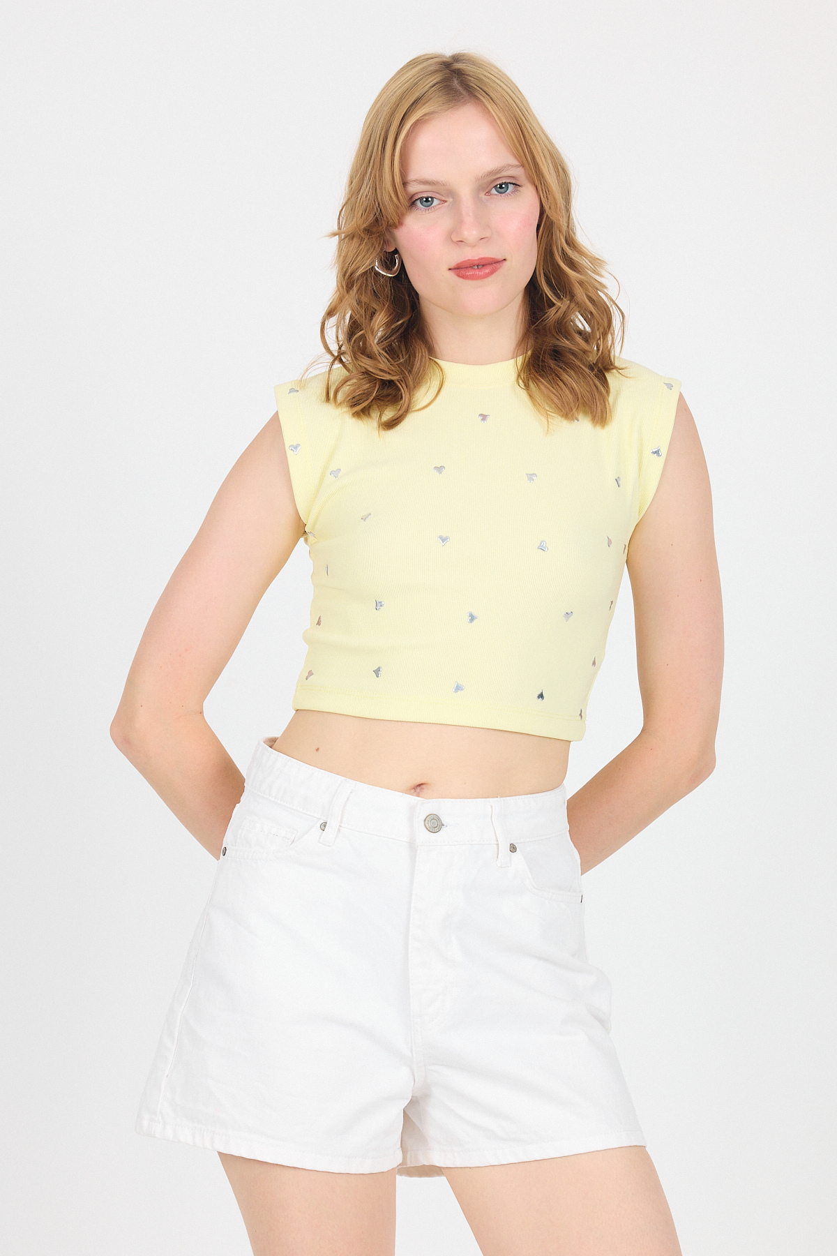 Sarı Gümüş Kalp Detaylı Crop Tişört 2499 - 6