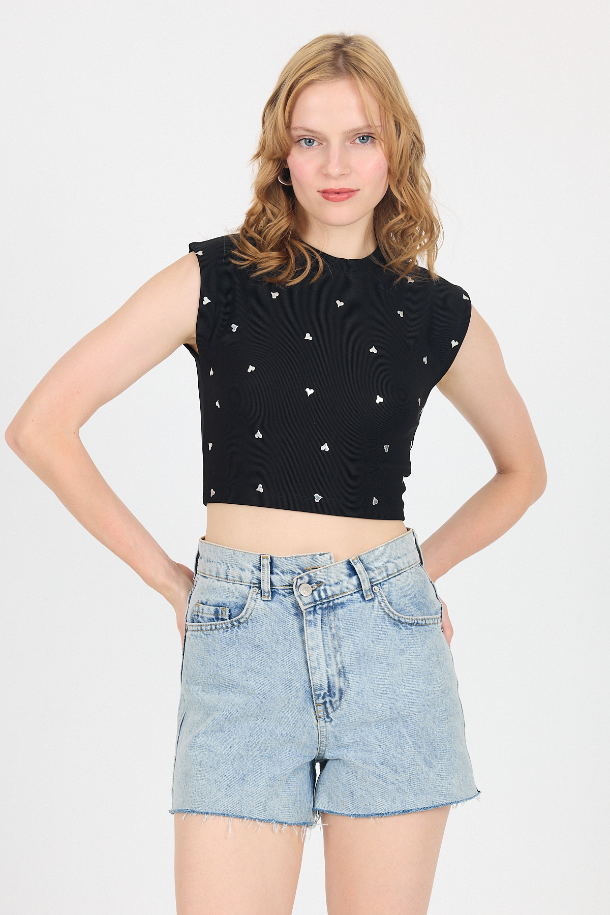 Siyah Gümüş Kalp Detaylı Crop Tişört 2499 - 1