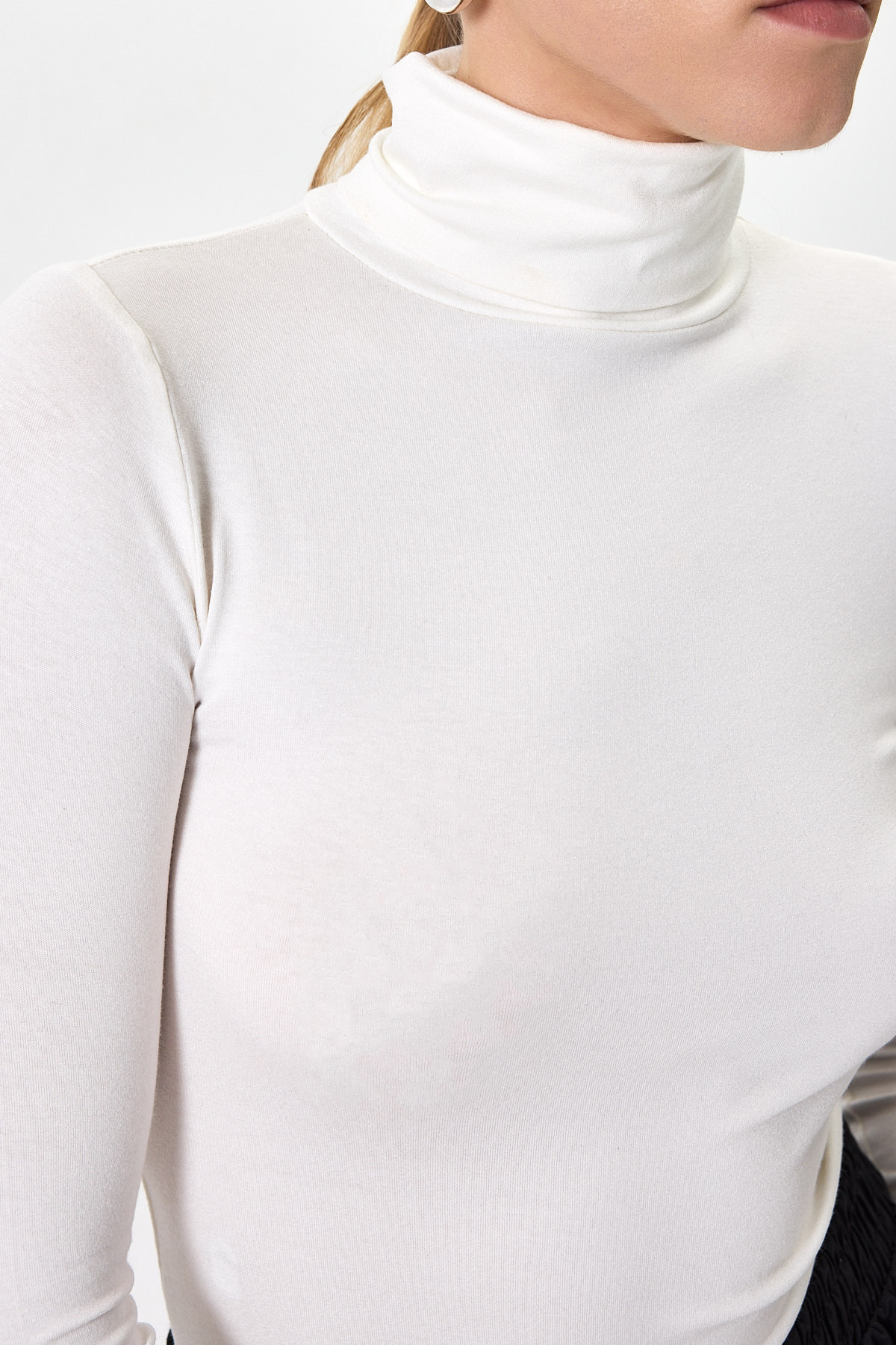Beyaz Balıkçı Yaka Uzun Kollu Dar Kesim Bluz 2504 - RAYS
