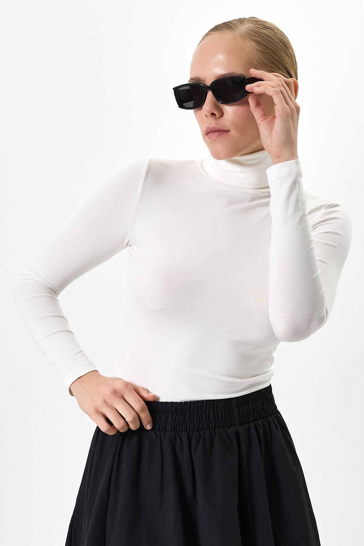 Beyaz Balıkçı Yaka Uzun Kollu Dar Kesim Bluz 2504 - 6