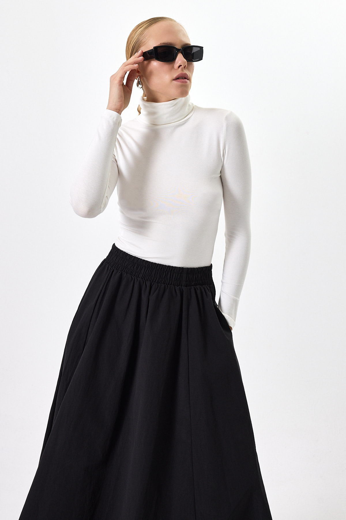 Beyaz Balıkçı Yaka Uzun Kollu Dar Kesim Bluz 2504 - 7