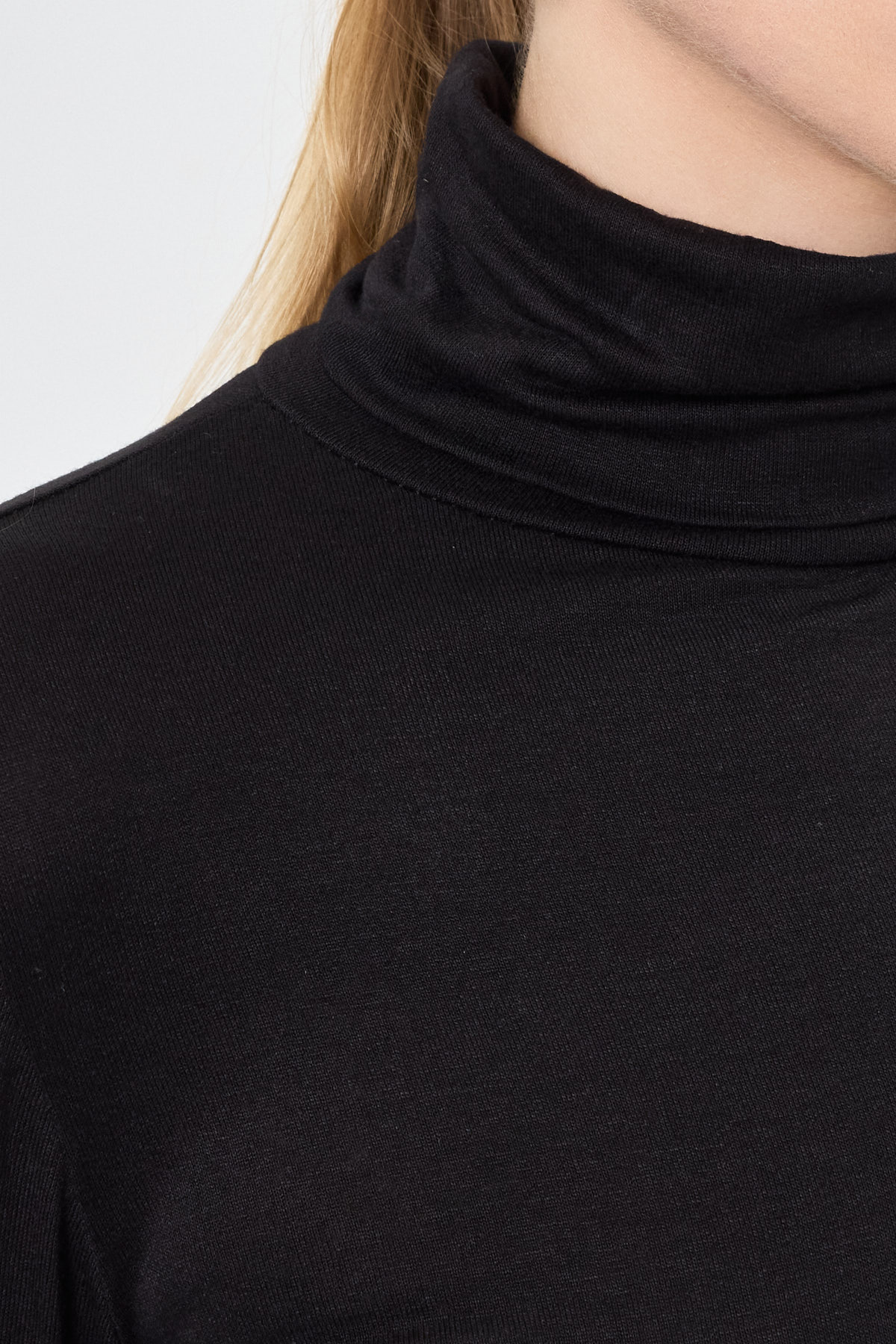 Siyah Balıkçı Yaka Uzun Kollu Dar Kesim Bluz 2504 - 4