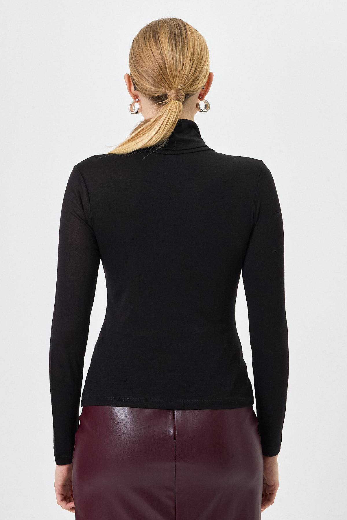 Siyah Balıkçı Yaka Uzun Kollu Dar Kesim Bluz 2504 - 5