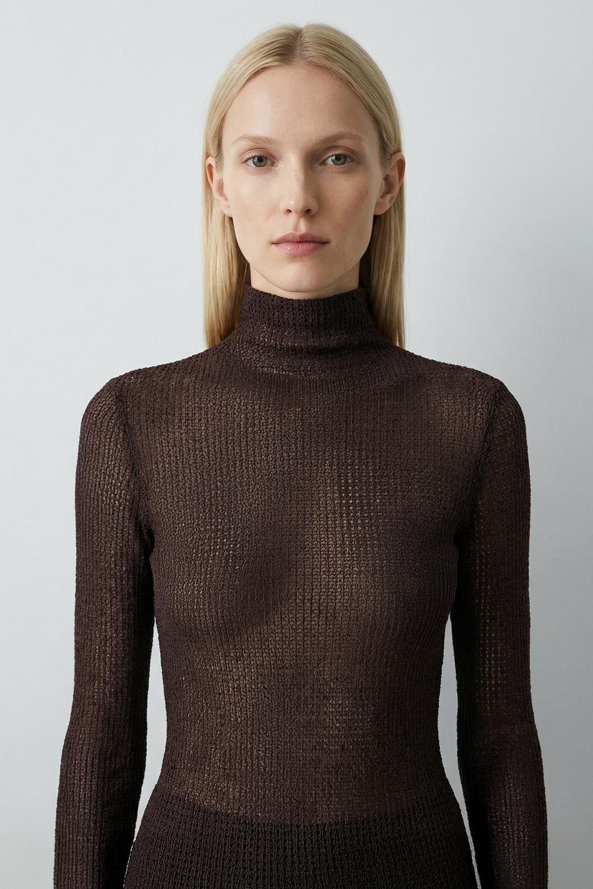 251131 Dik Yaka Uzun Kol Bluz Kahve - 1