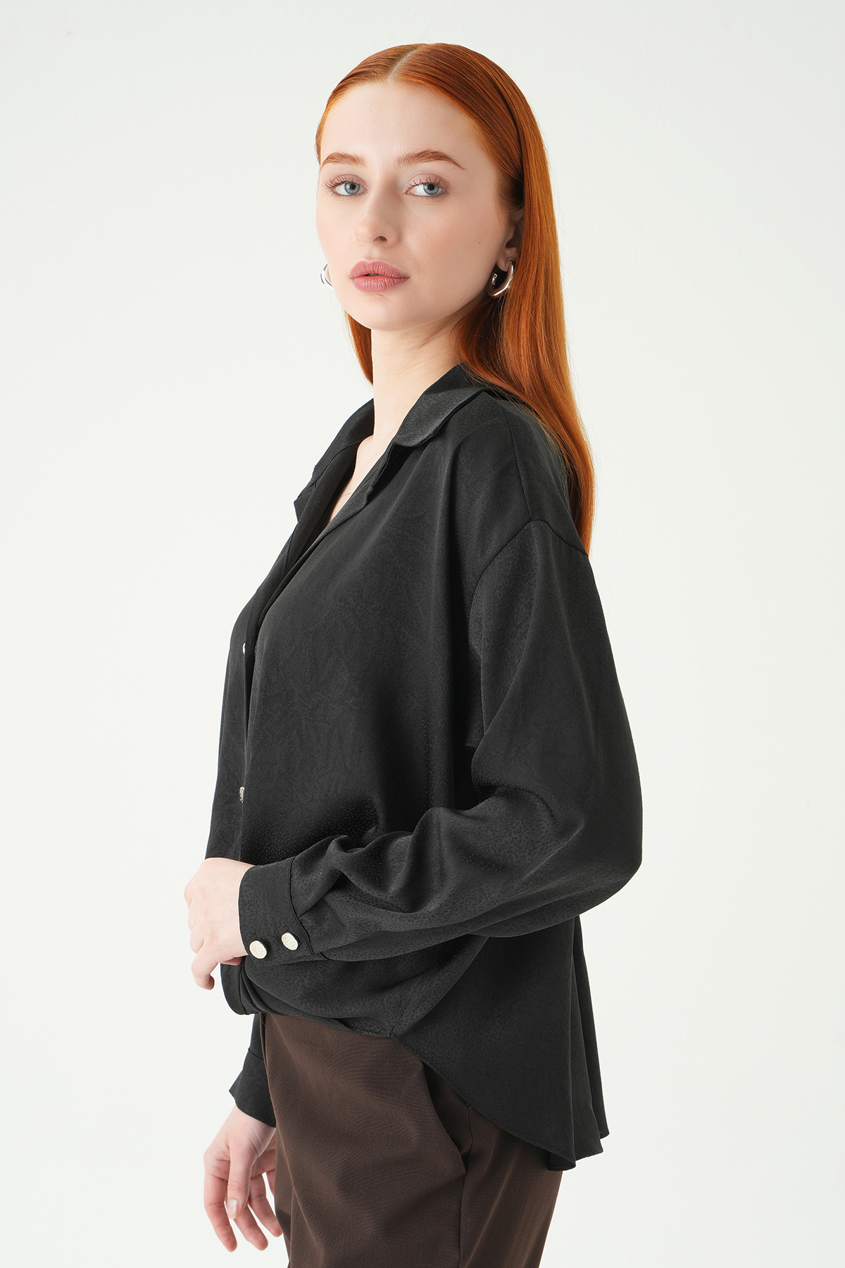 Siyah Düğmeli Klasik Gömlek 251152 - 2