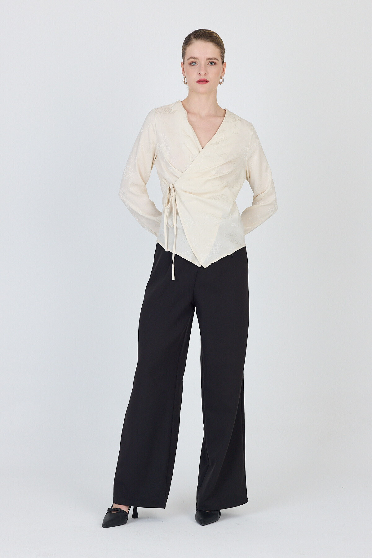 Bej Jakarlı Kruvaze Yaka Bağlamalı Bluz 251156 - 2