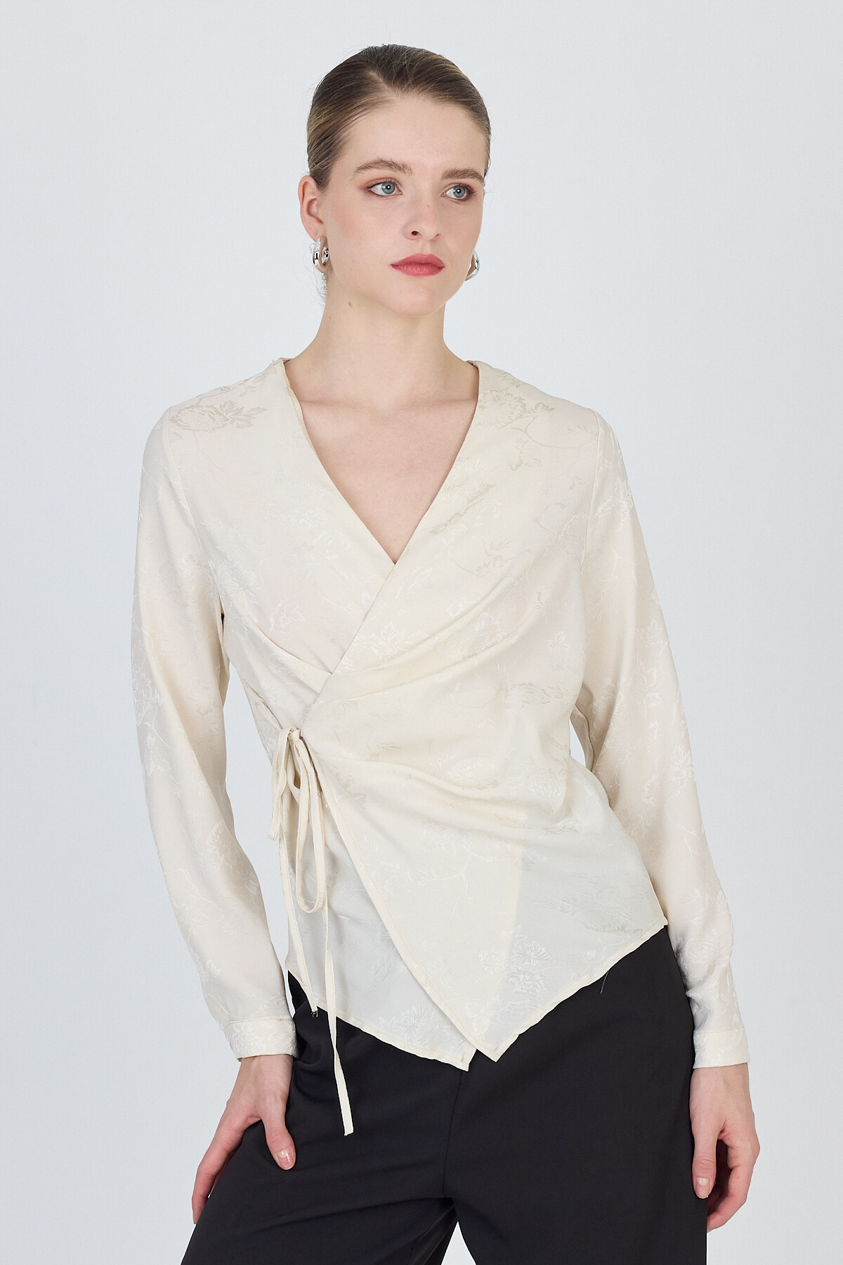 Bej Jakarlı Kruvaze Yaka Bağlamalı Bluz 251156 - 1