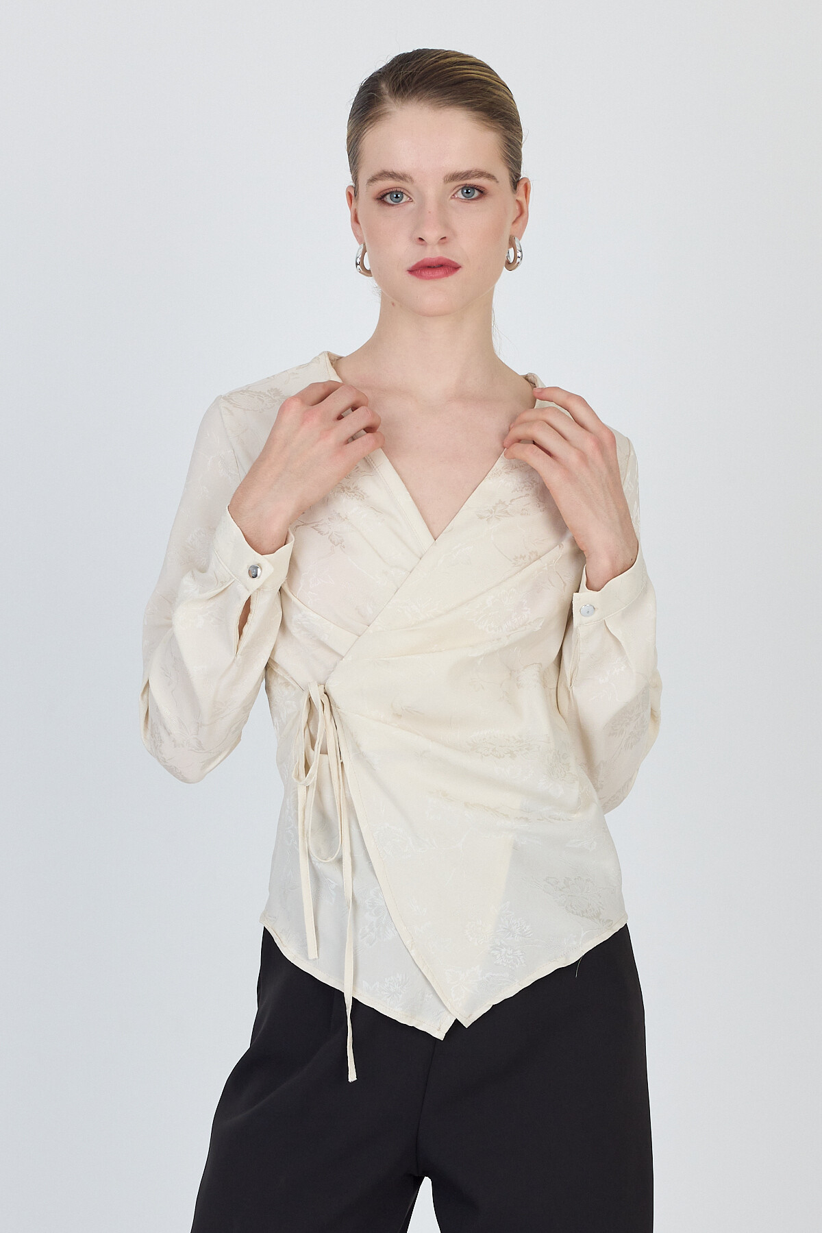 Bej Jakarlı Kruvaze Yaka Bağlamalı Bluz 251156 - 7