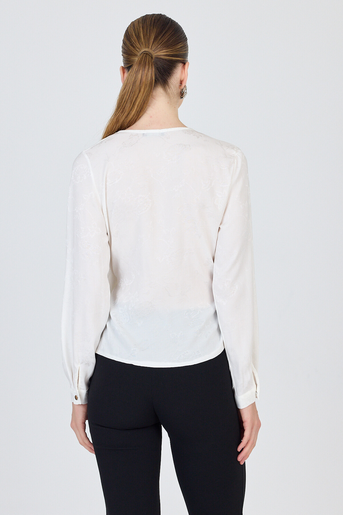 Ekru Jakarlı Kruvaze Yaka Bağlamalı Bluz 251156 - 5