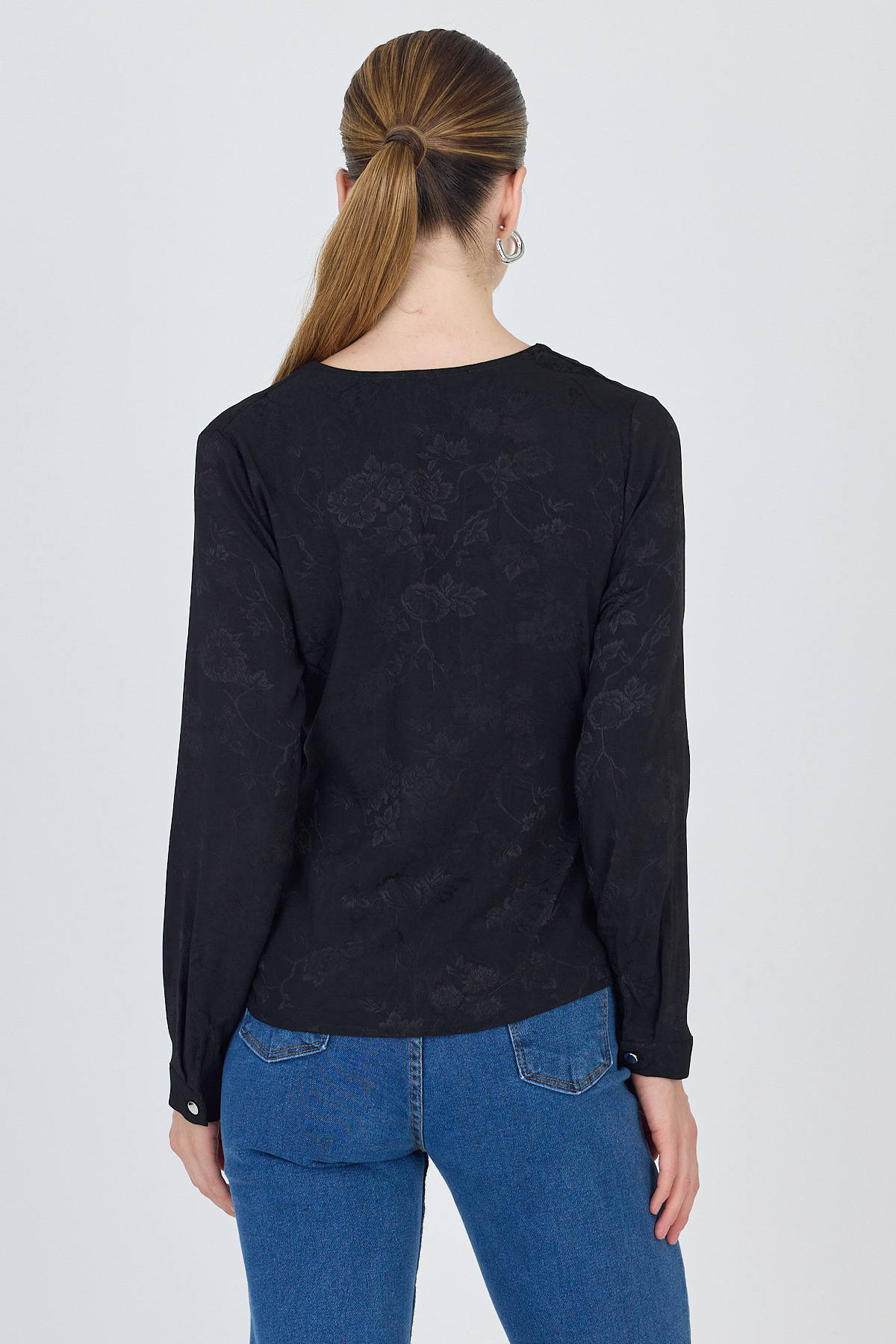 Siyah Jakarlı Kruvaze Yaka Bağlamalı Bluz 251156 - 5