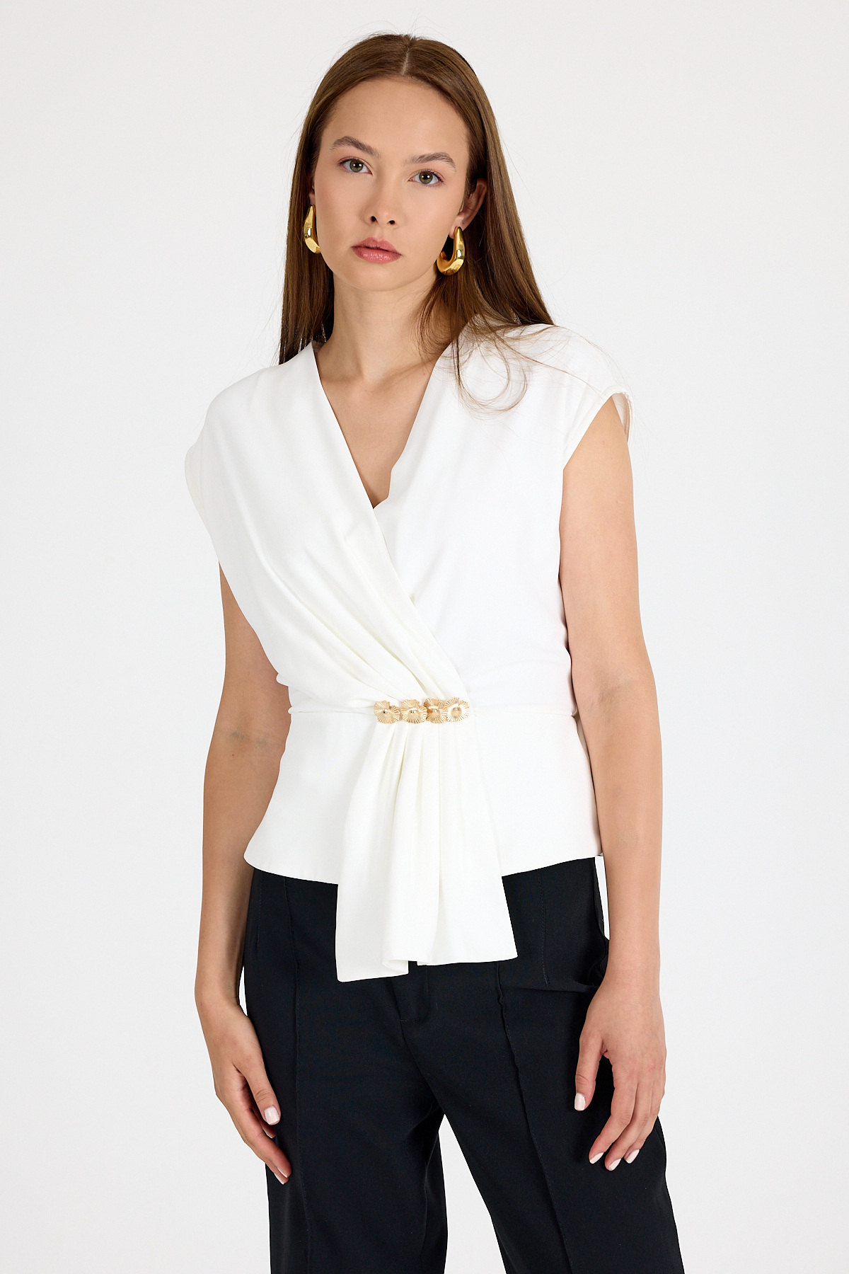 Ekru Aksesuar Detaylı V Yaka Drape Bluz 251178 - 1