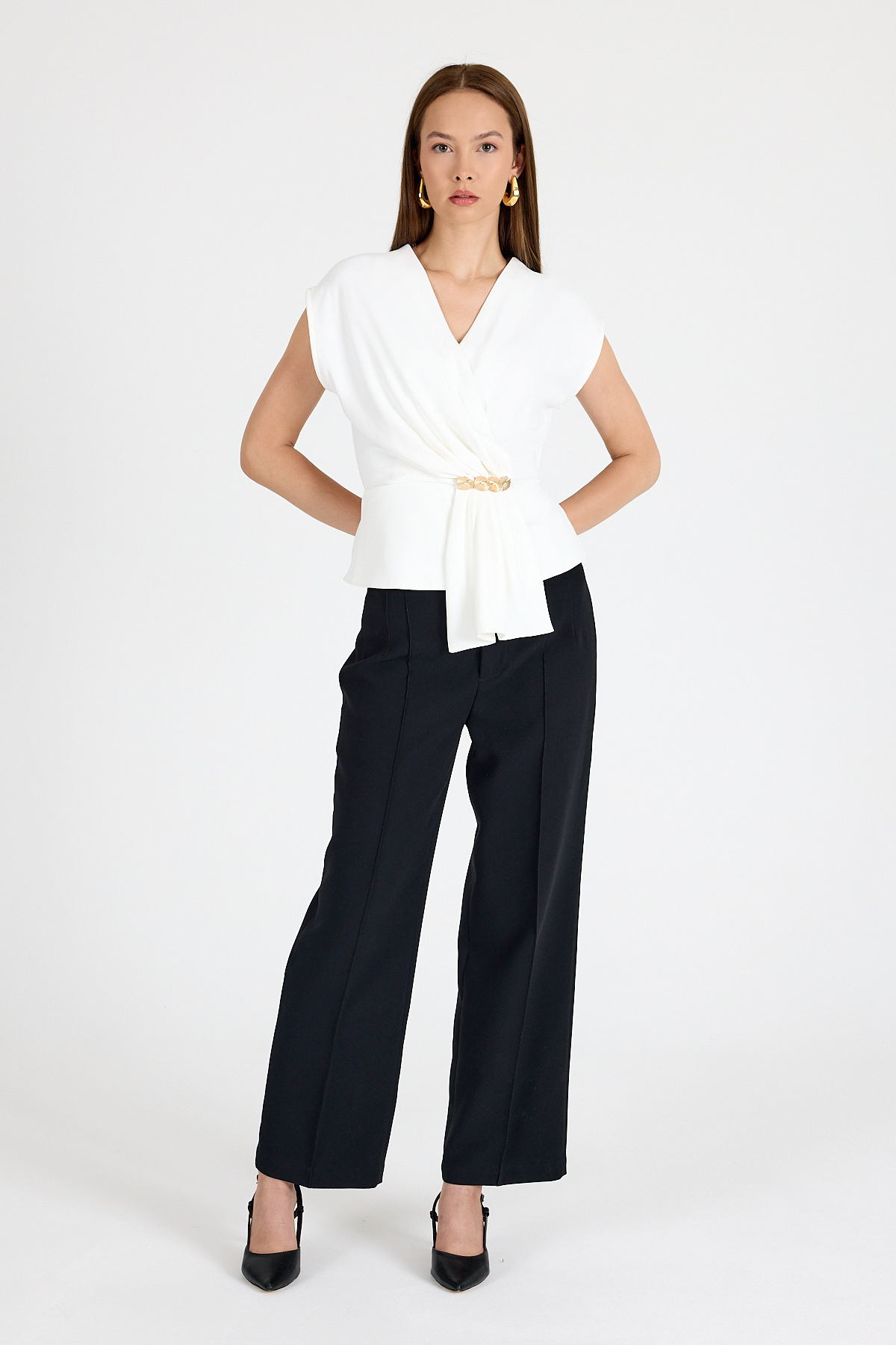 Ekru Aksesuar Detaylı V Yaka Drape Bluz 251178 - 3