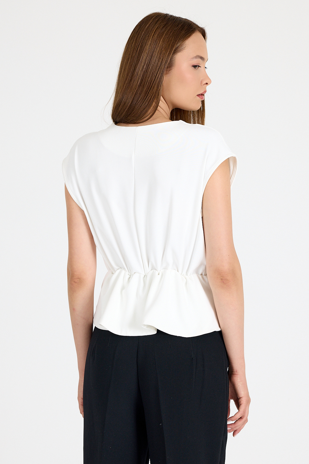 Ekru Aksesuar Detaylı V Yaka Drape Bluz 251178 - 5