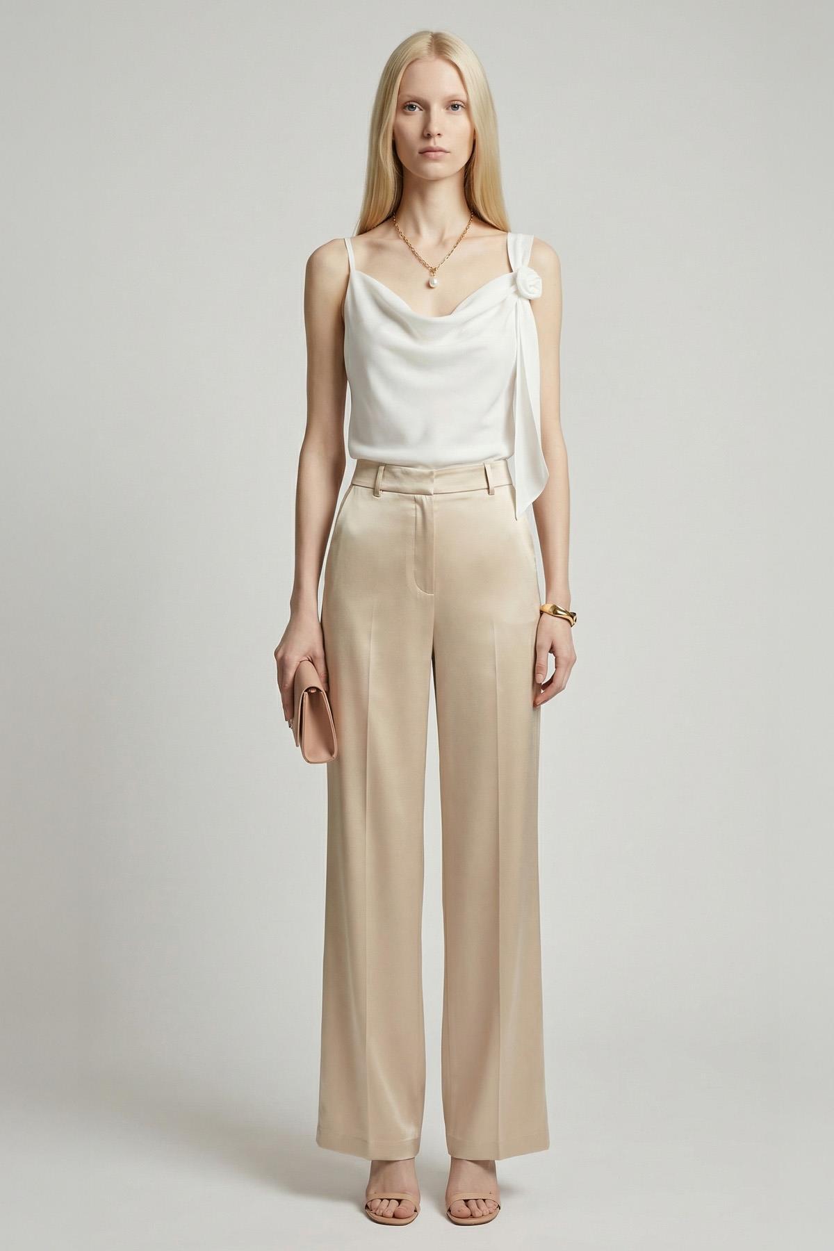 251221 Askılı Yaka Gül Detay Bluz Ekru - 1