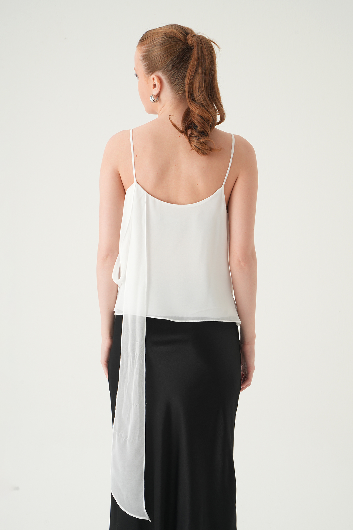 Ekru Askılı Yaka Gül Detay Bluz 251221 - 5