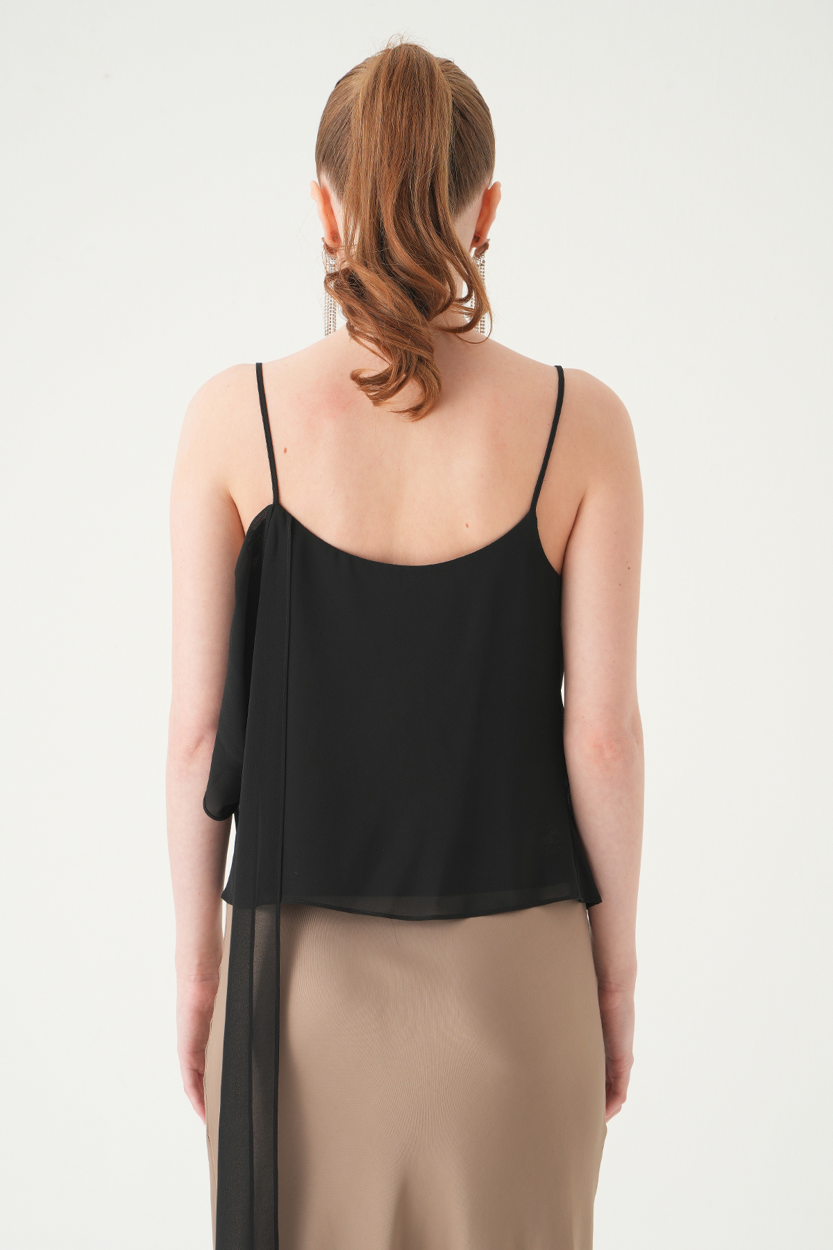 Siyah Askılı Yaka Gül Detay Bluz 251221 - 5