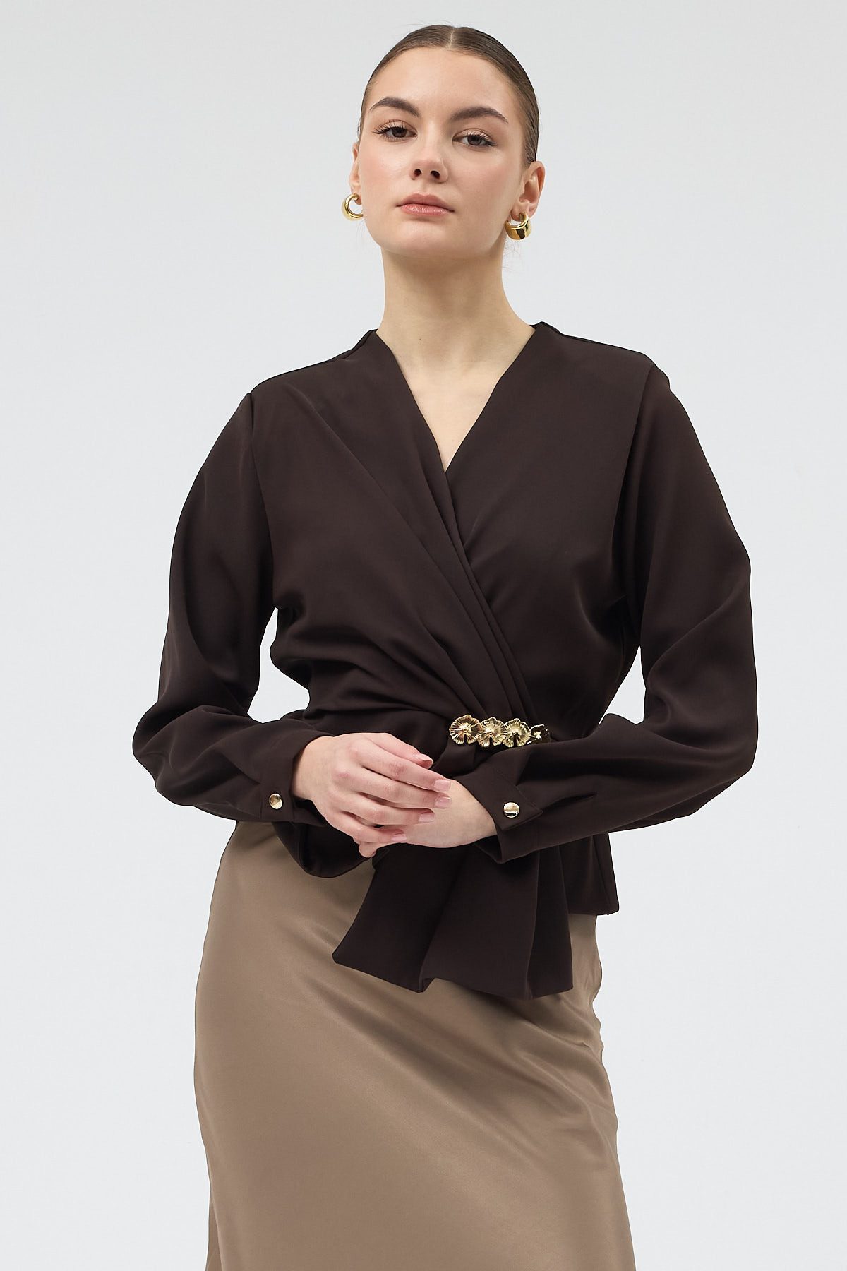 Acı Kahve Kruvaze Yaka Taş Toka Detaylı Uzun Kollu Kadın Bluz 251279 