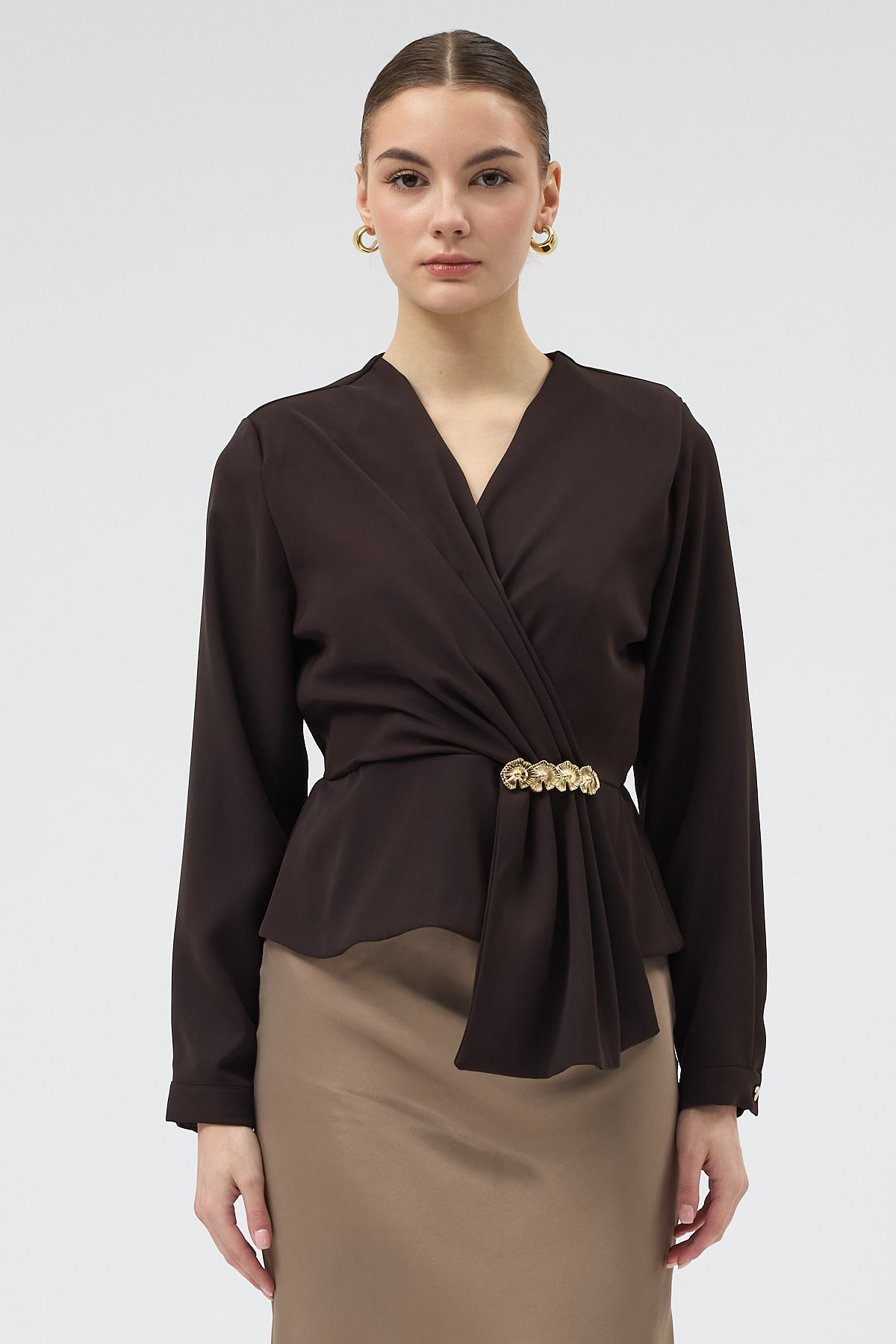 Acı Kahve Kruvaze Yaka Taş Toka Detaylı Uzun Kollu Kadın Bluz 251279 - 6