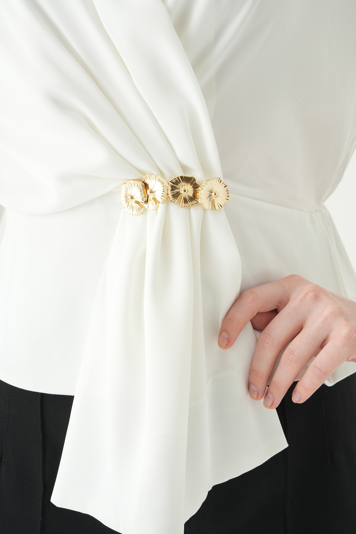 Ekru Kruvaze Yaka Taş Toka Detaylı Uzun Kollu Kadın Bluz 251279 - 4